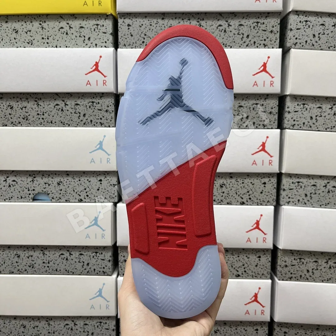 나이키 [GX] 조던 5 레트로 HQ7978-101 201351 Nike Jordan 5 Retro Fire Red Black Tongue 상세 이미지 2