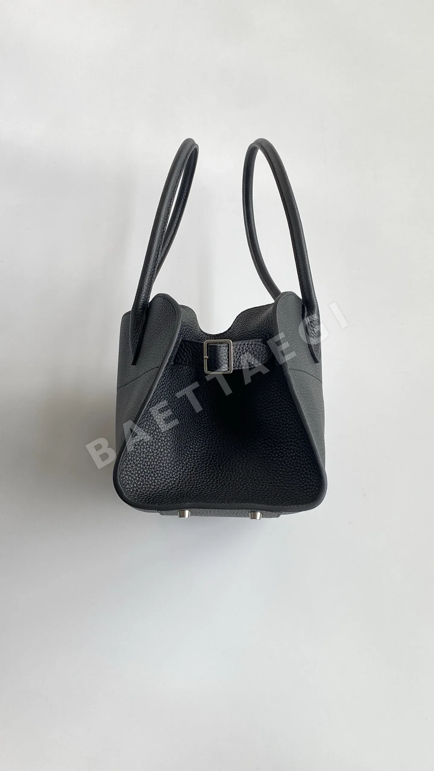 더로우 블랙 텍스처드 숄더백 상세 이미지 3