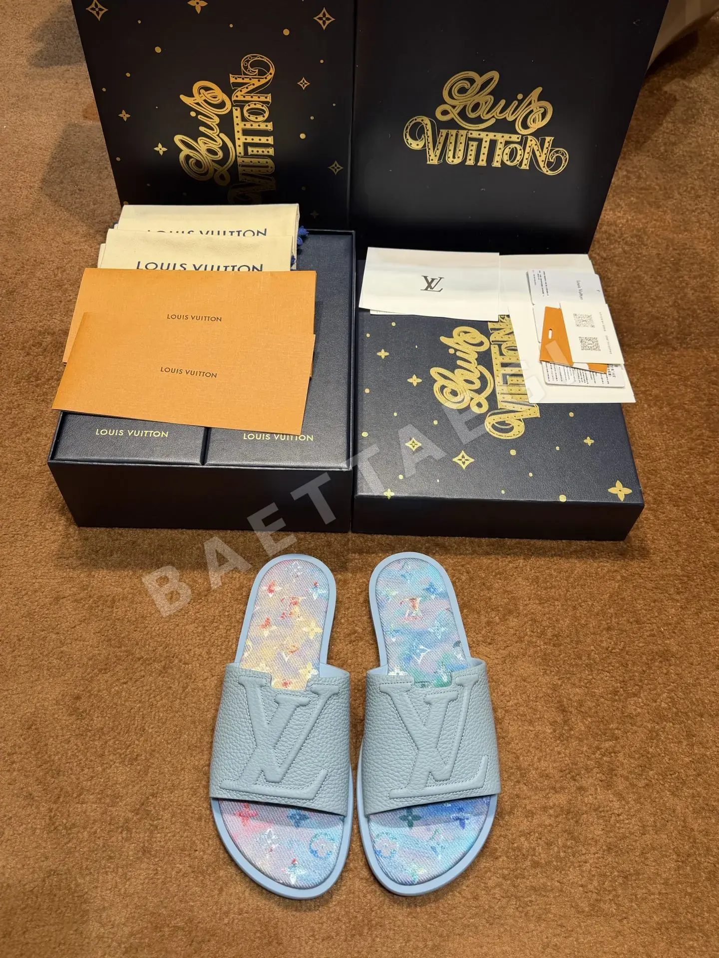 루이비통 모노그램 엠보싱 스웨이드 샌들 129055