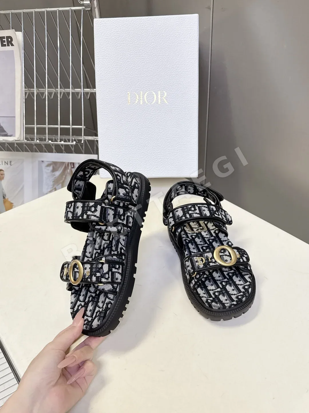 디올 벨크로 슬리폰 샌들 상세 이미지 4