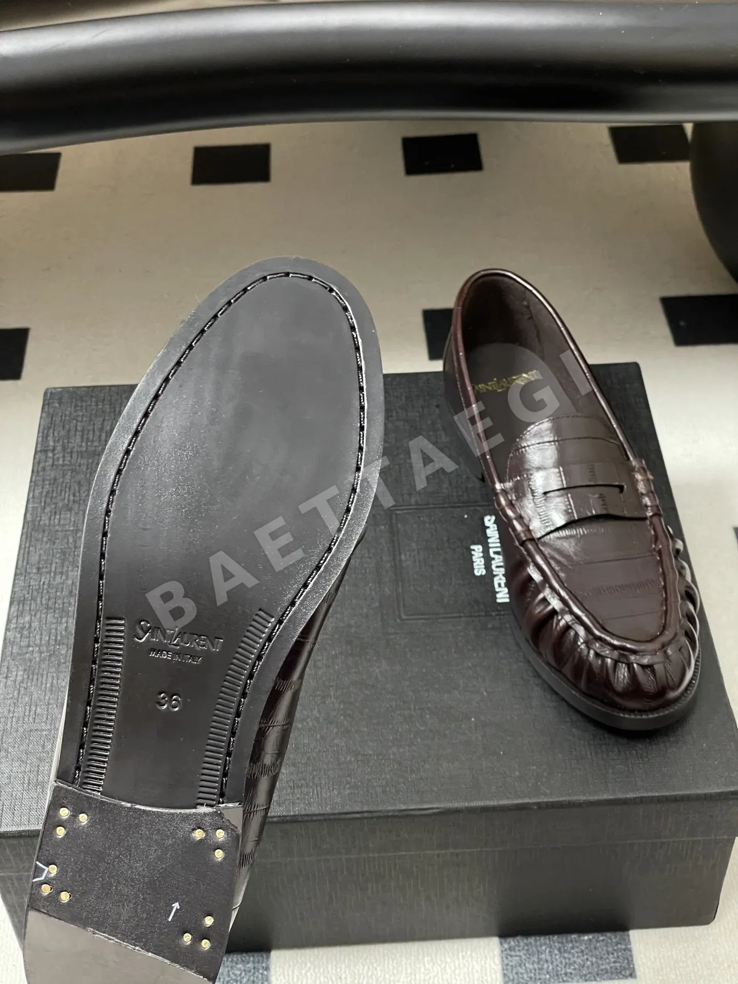 생로랑 YSL 메탈 로고 로퍼 9475 상세 이미지 8