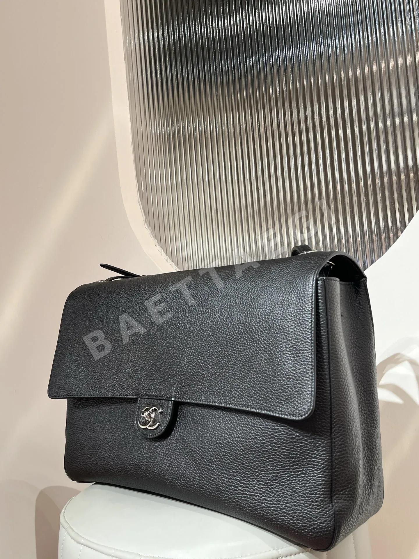 샤넬 지존 맥시 플랩 백(Grained Calfskin, AS6233 상세 이미지 2