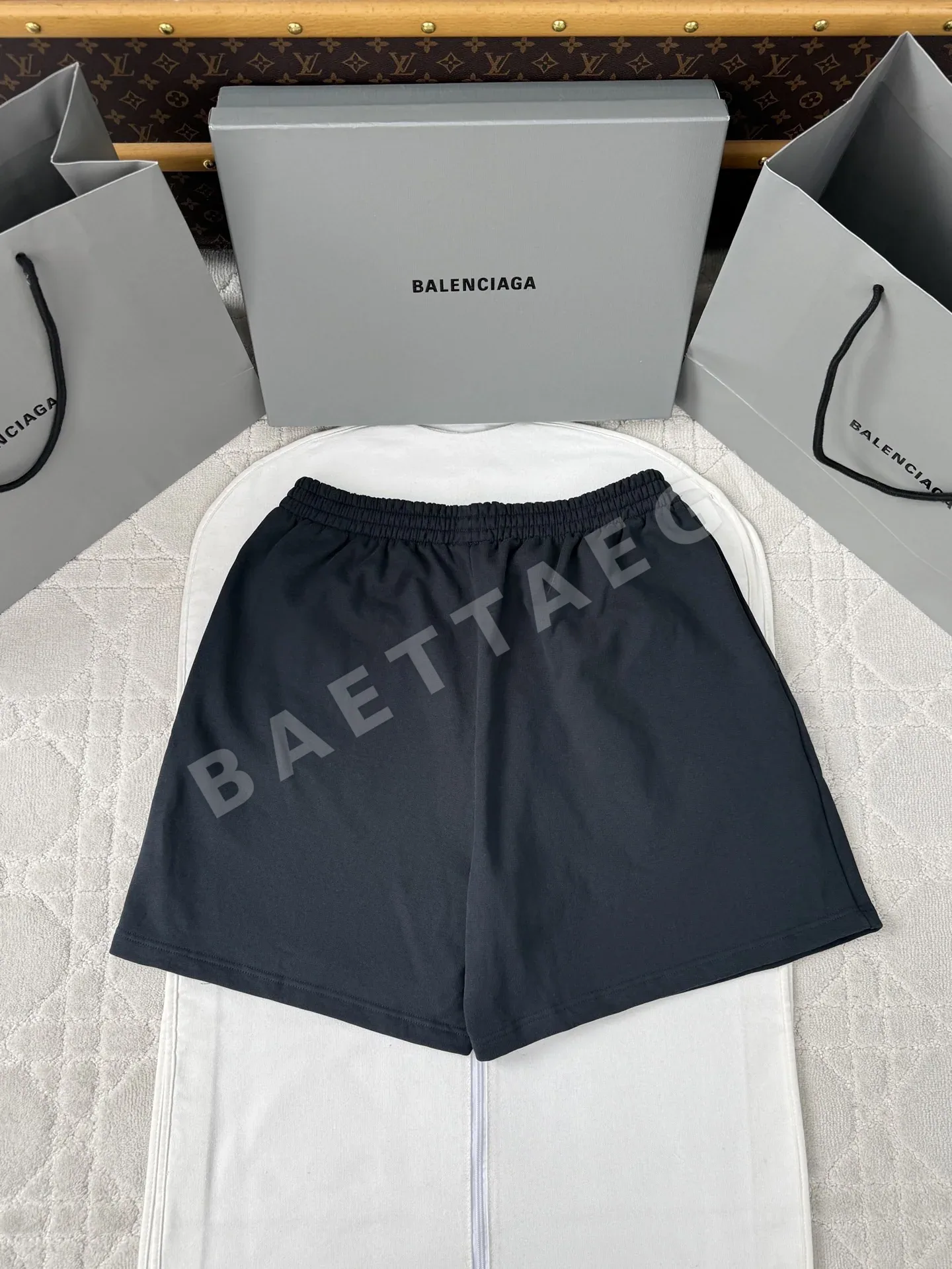 발렌시아가 BB 자수 남성 반바지 상세 이미지 3