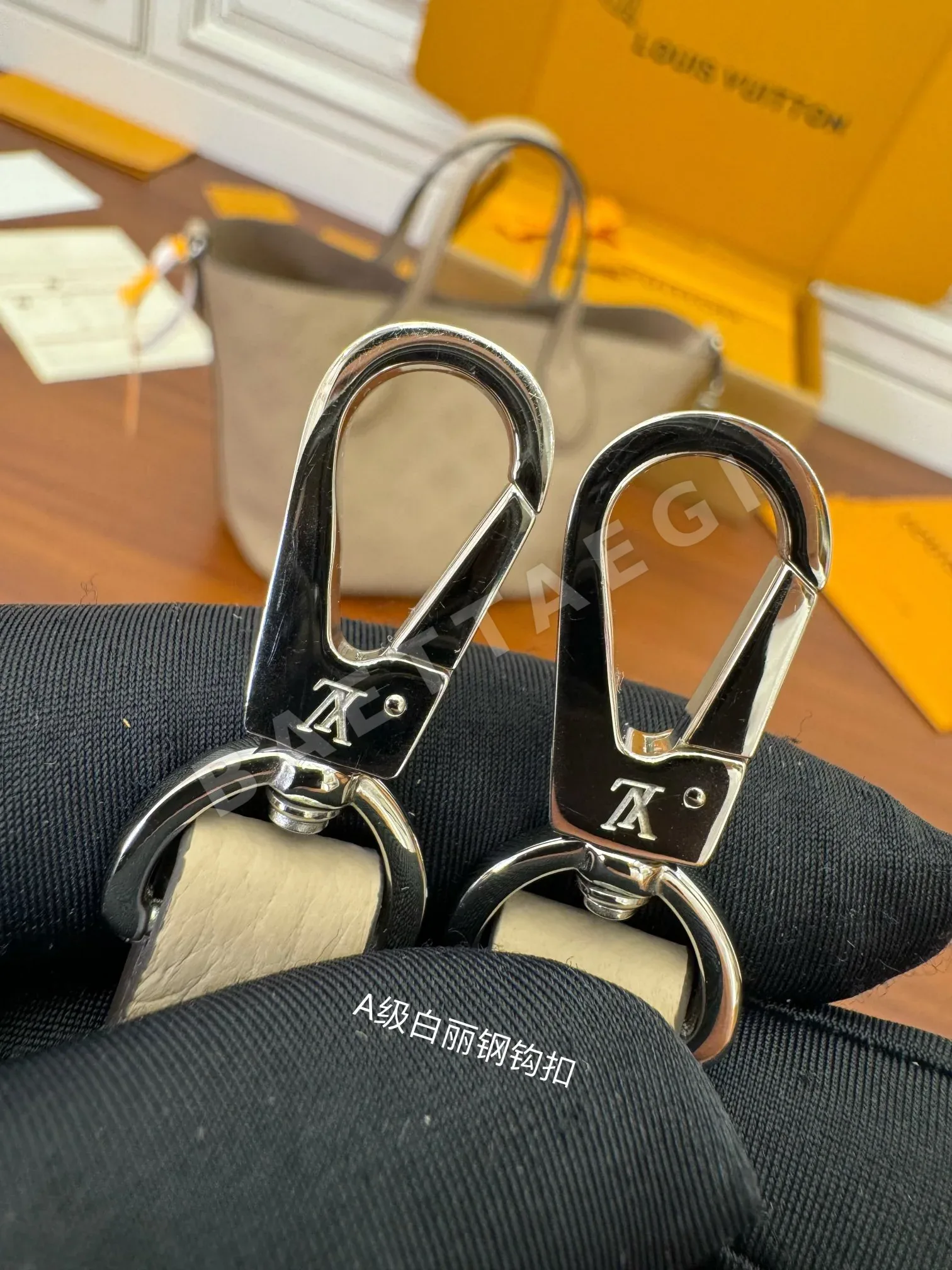 루이비통 M21849 가방 상세 이미지 7