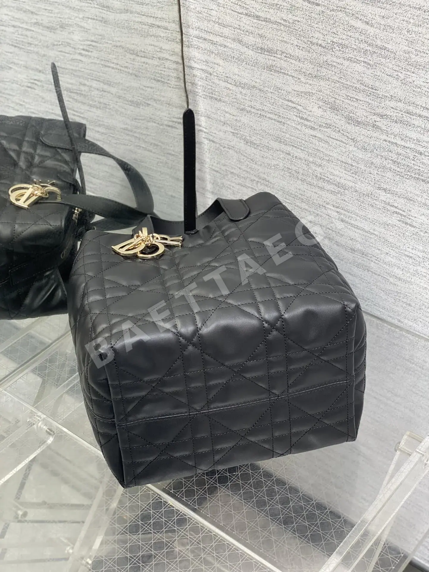 디올 뚜주흐 카프스킨 토트백 상세 이미지 7