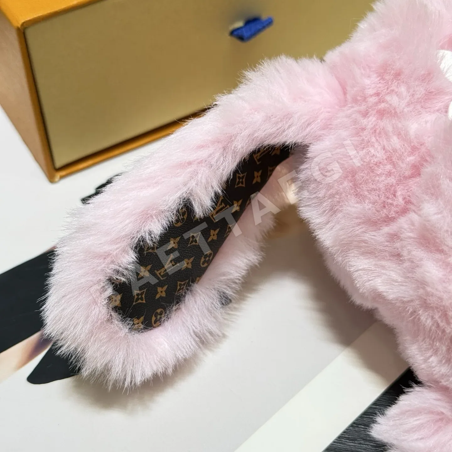 루이비통 토끼 패턴 페이크 퍼 키링 상세 이미지 11