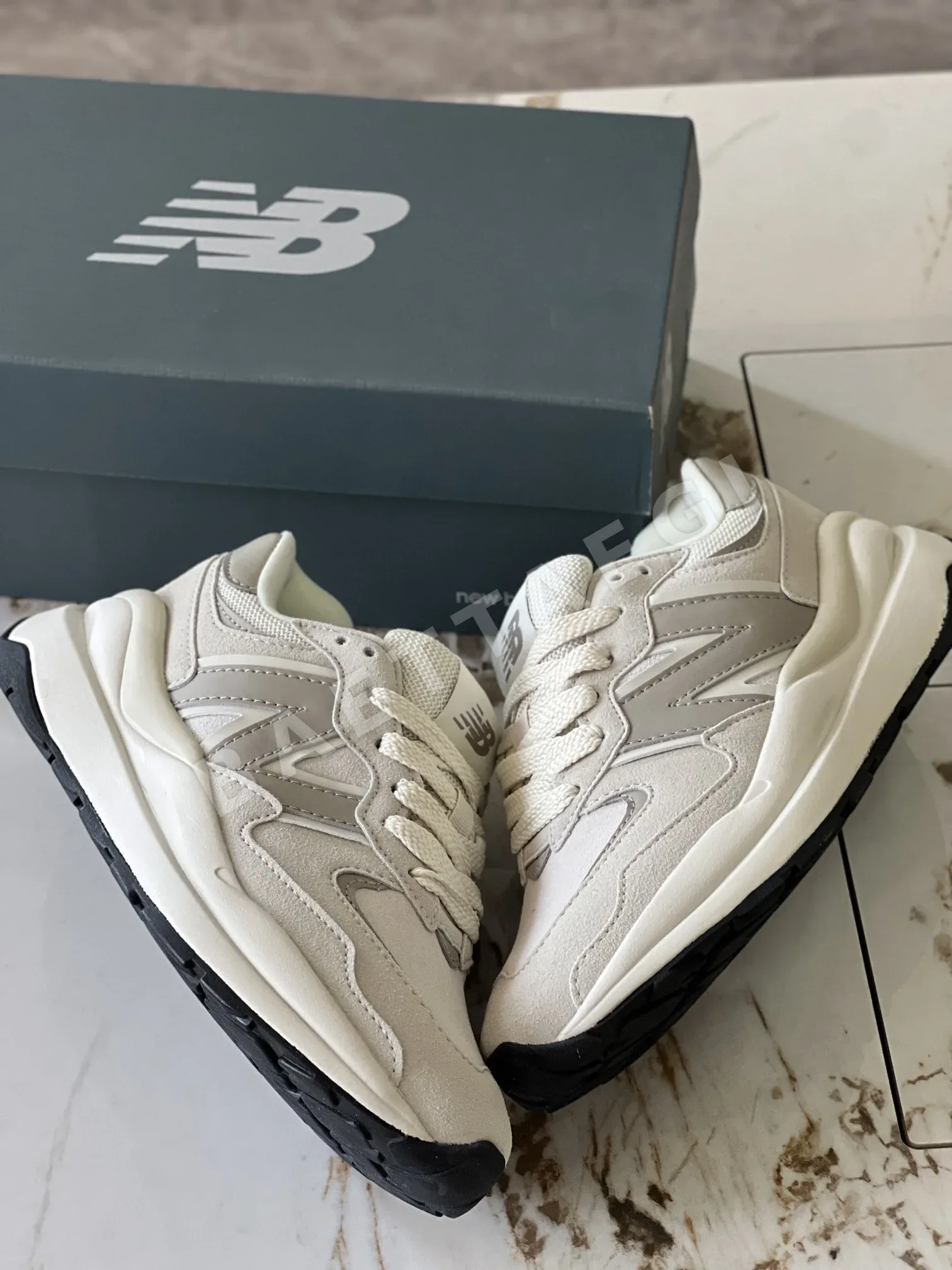 뉴발란스 M5740 스웨이드 남성 신발 상세 이미지 2