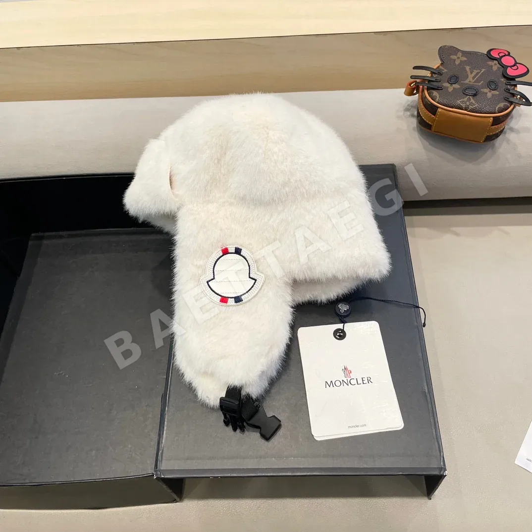 몽클레르 플러시 귀마개 모자 상세 이미지 2