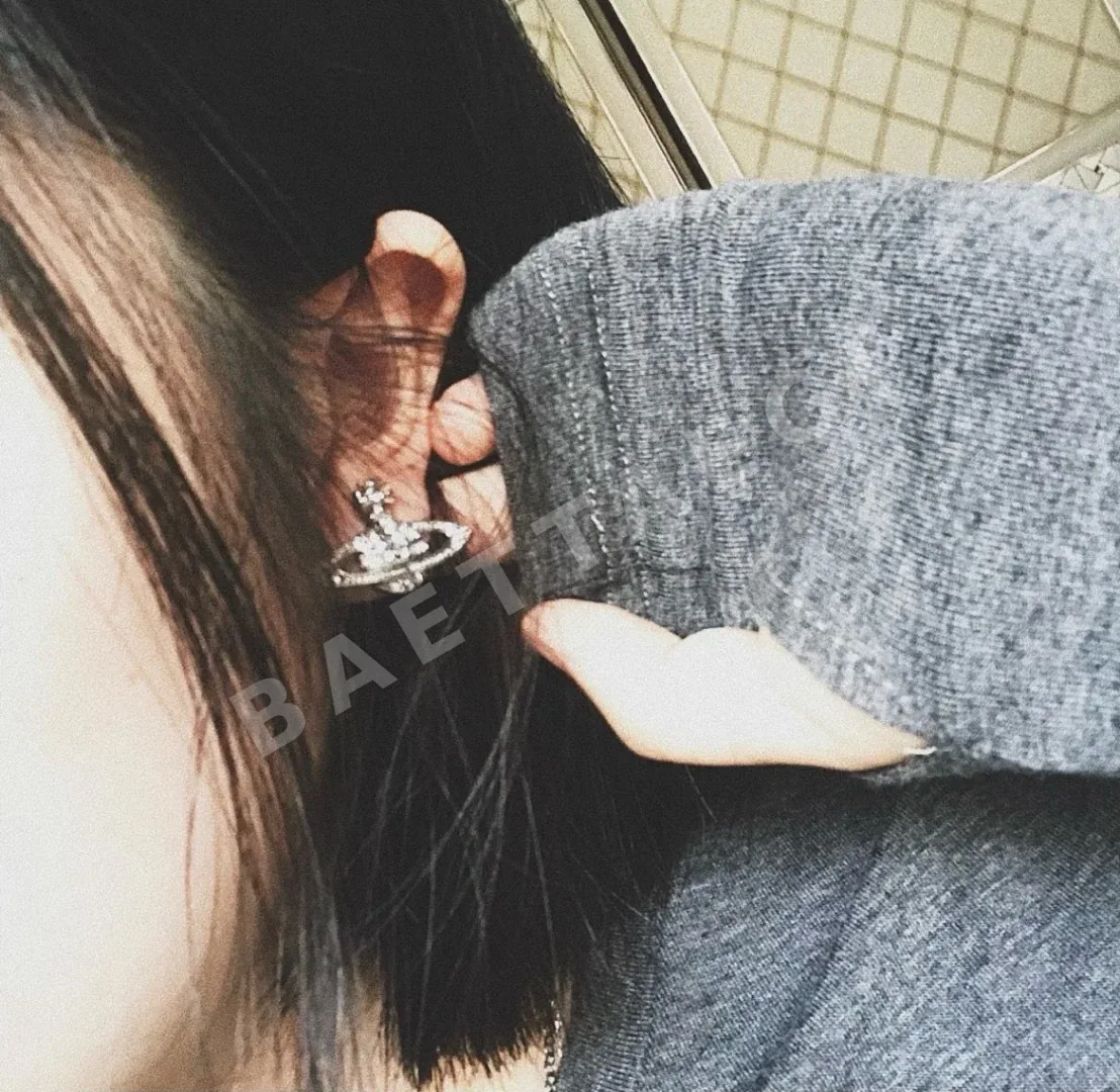 비비안웨스트우드 새턴 장식 귀걸이 상세 이미지 4