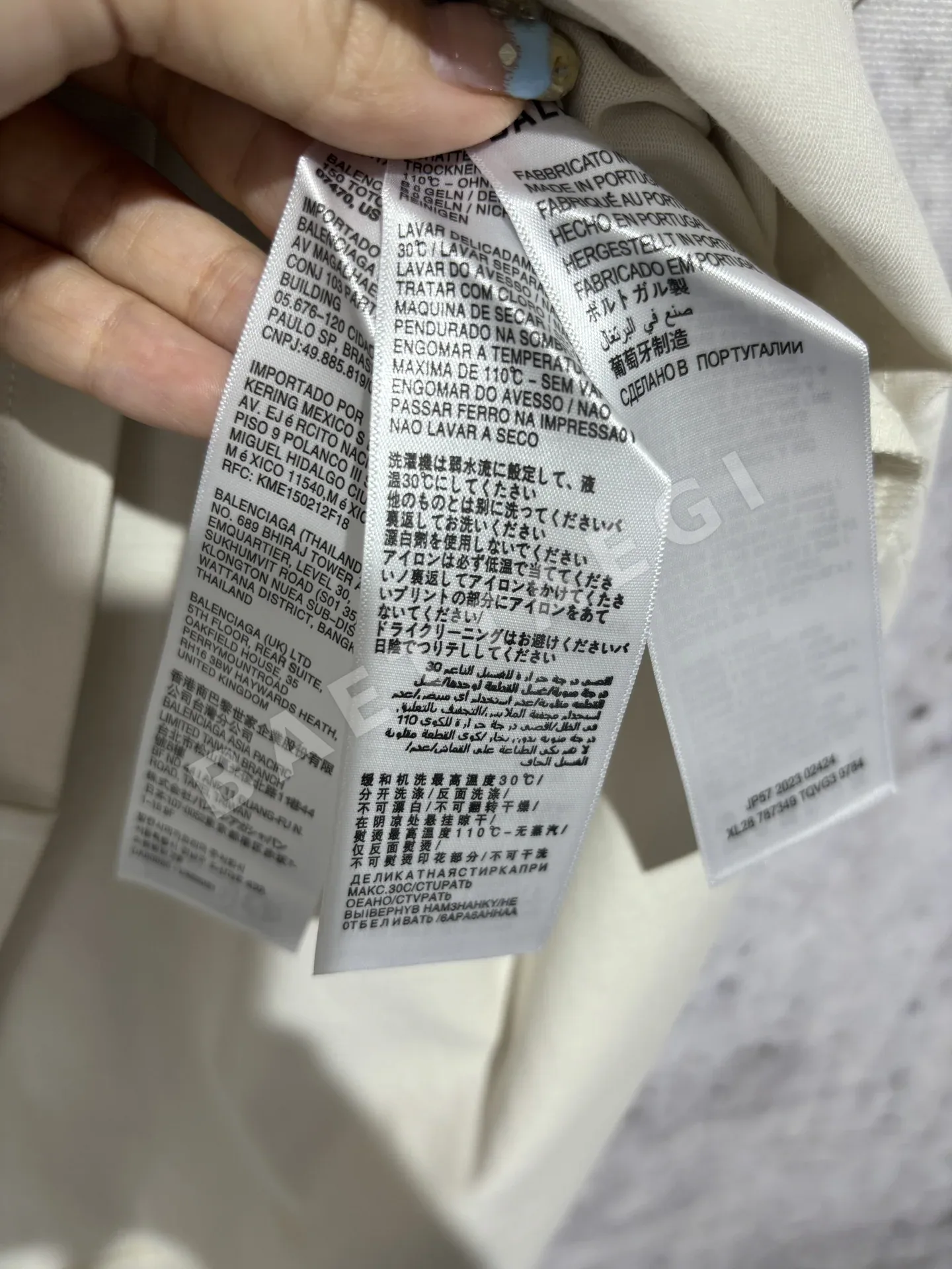 발렌시아가 로고 프린트 크루넥 반팔 티셔츠 상세 이미지 9