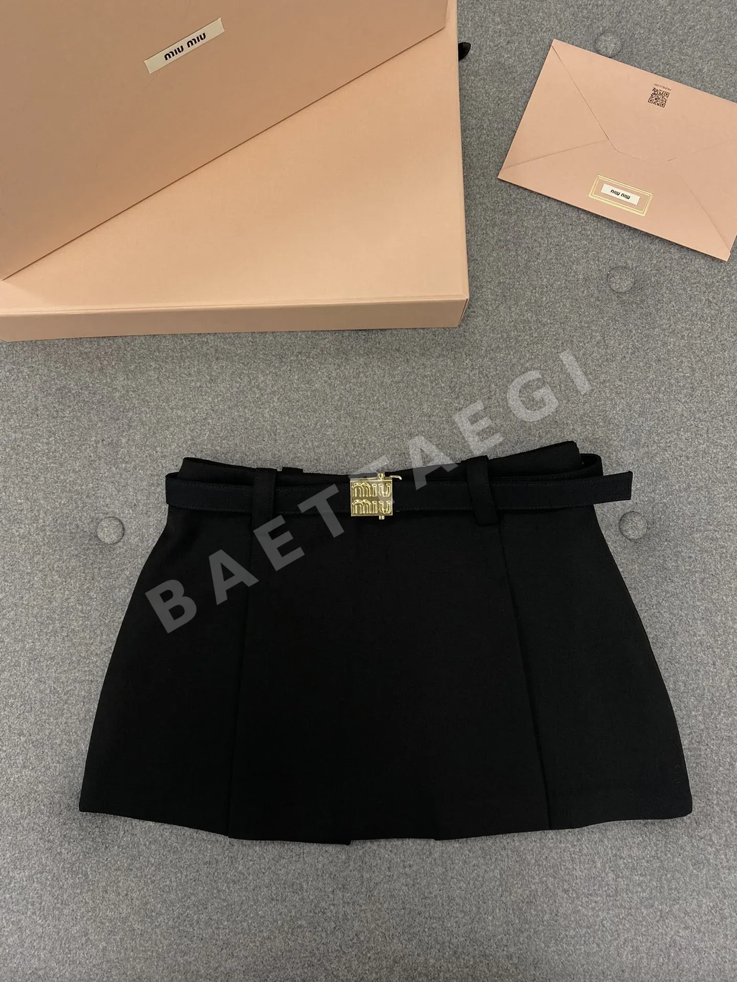 미우미우 샴페인 골드 벨트 플리츠 미니스커트 129783