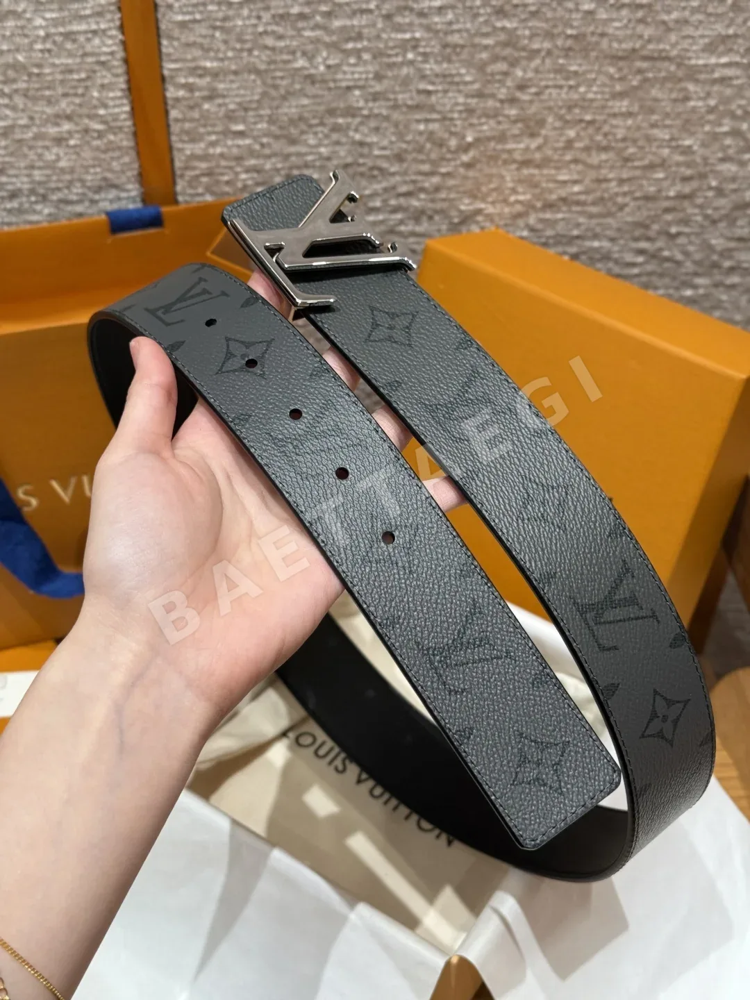 루이비통 이니셜 버클 리버시블 벨트 40mm 상세 이미지 5