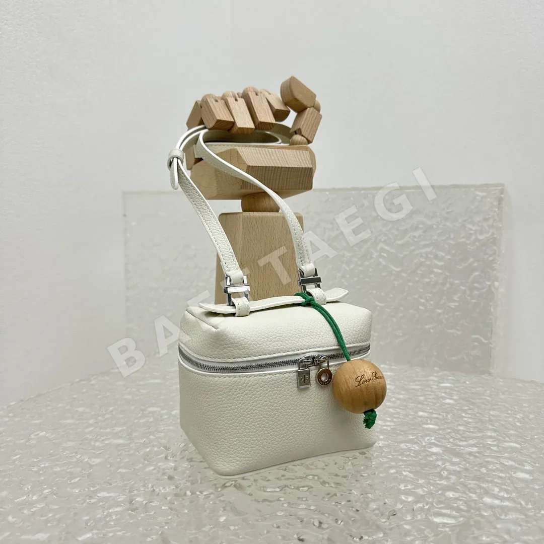 로로피아나 미니 포켓 토트 크로스백 상세 이미지 2
