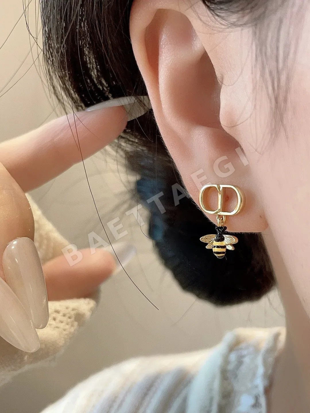 디올 CD 비 펄 진주 장식 귀걸이 상세 이미지 9