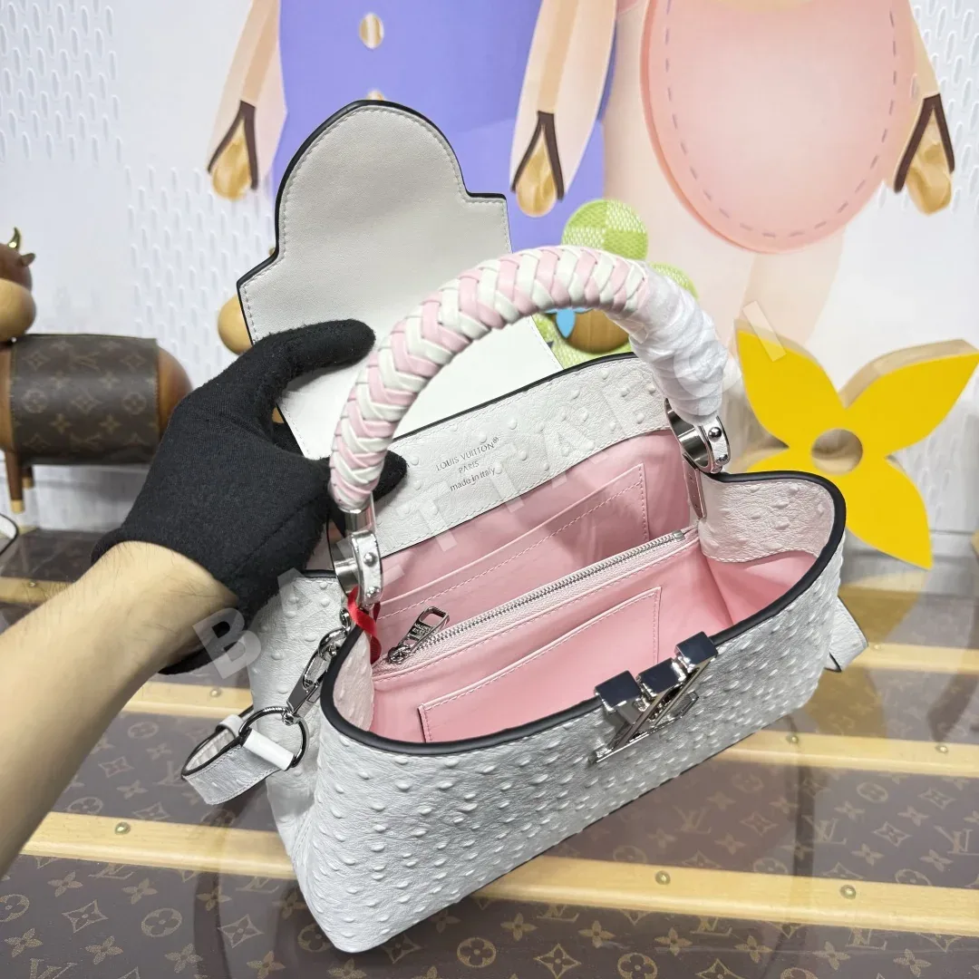 루이비통 카퓌신 화이트 타조 가죽 핸드백 M48865 상세 이미지 9