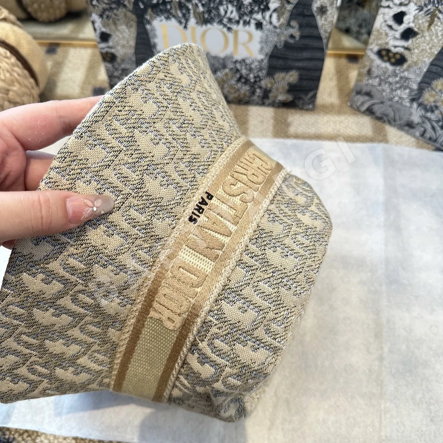디올 로고 자수 양면 버킷햇 모자 상세 이미지 7
