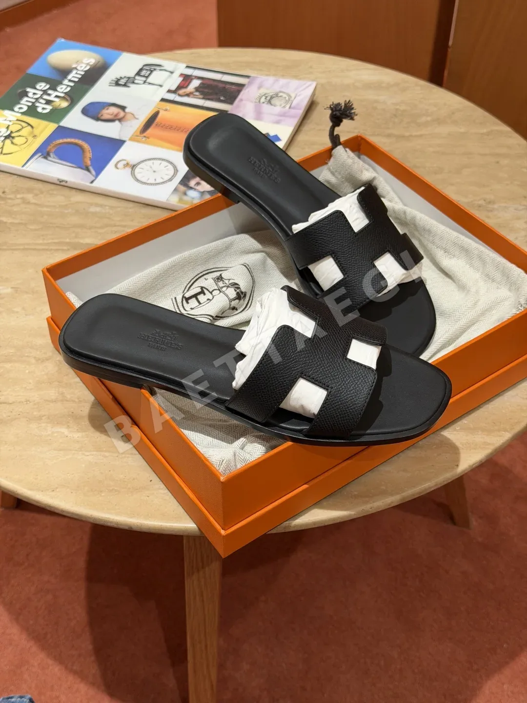 에르메스 오란 샌들 블랙 가죽 H 컷아웃 상세 이미지 2