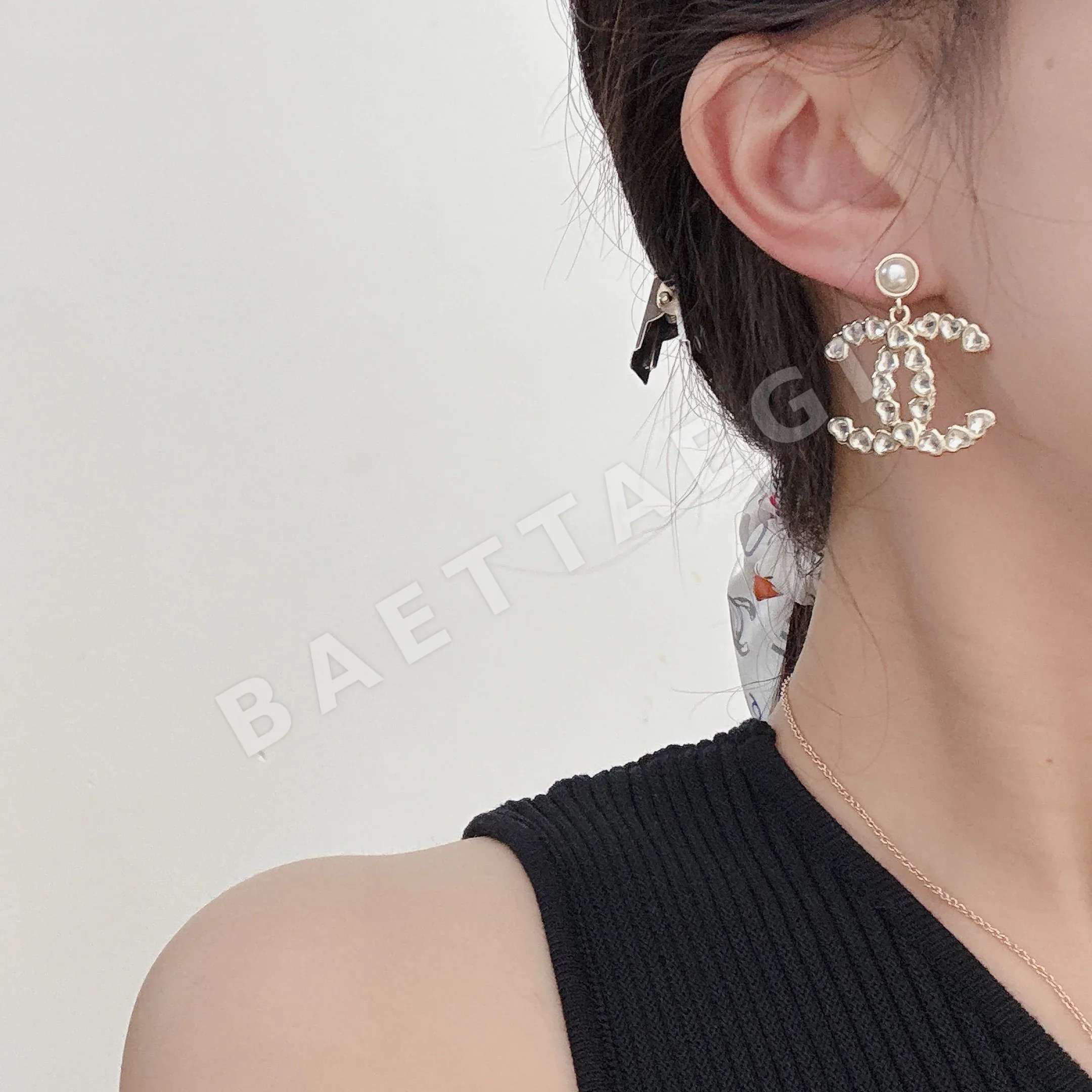 샤넬 더블 C 클라우드 카멜리아 다이아몬드 귀걸이 153815