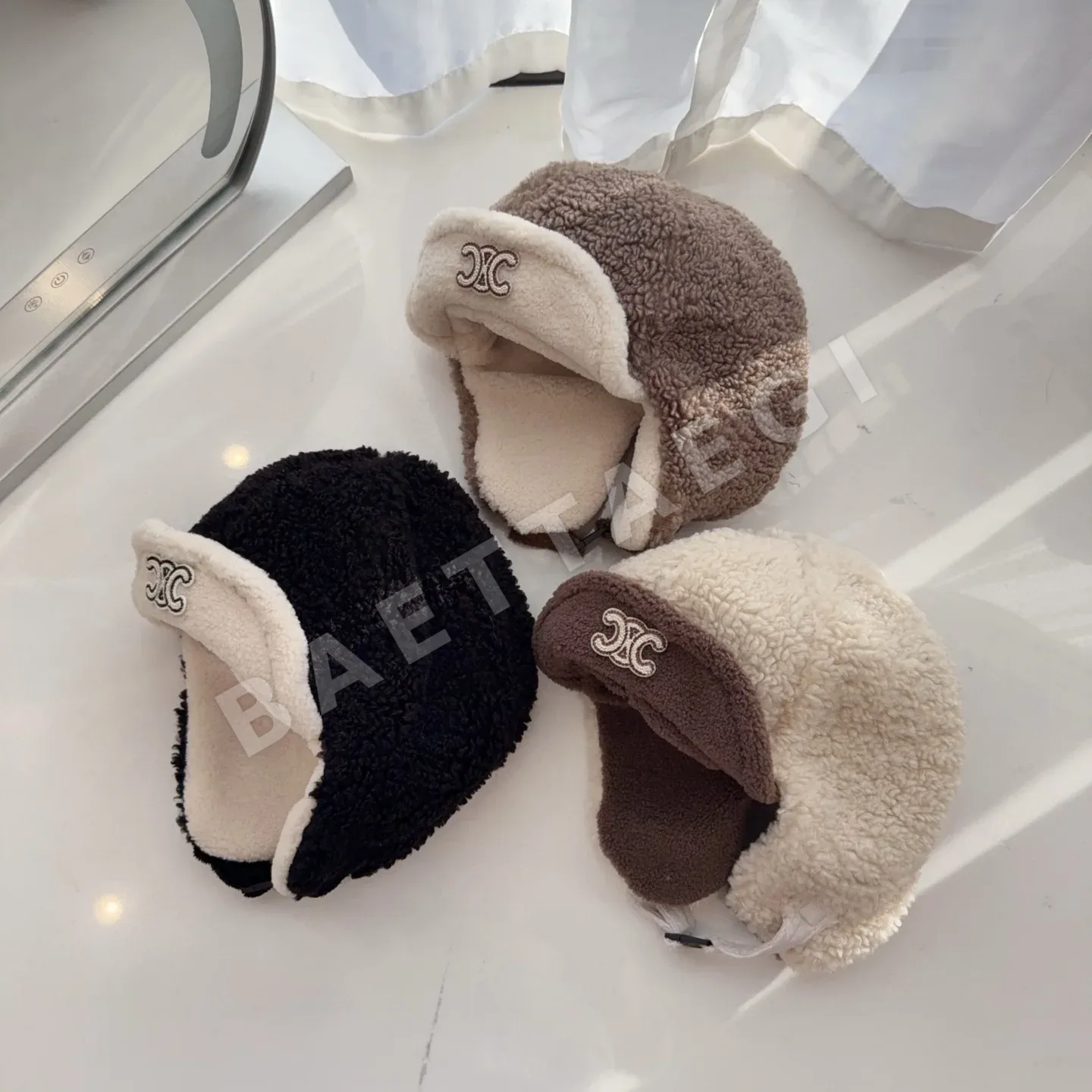 셀린느 램울 소재 컬러 블록 이어머프 모자 84495