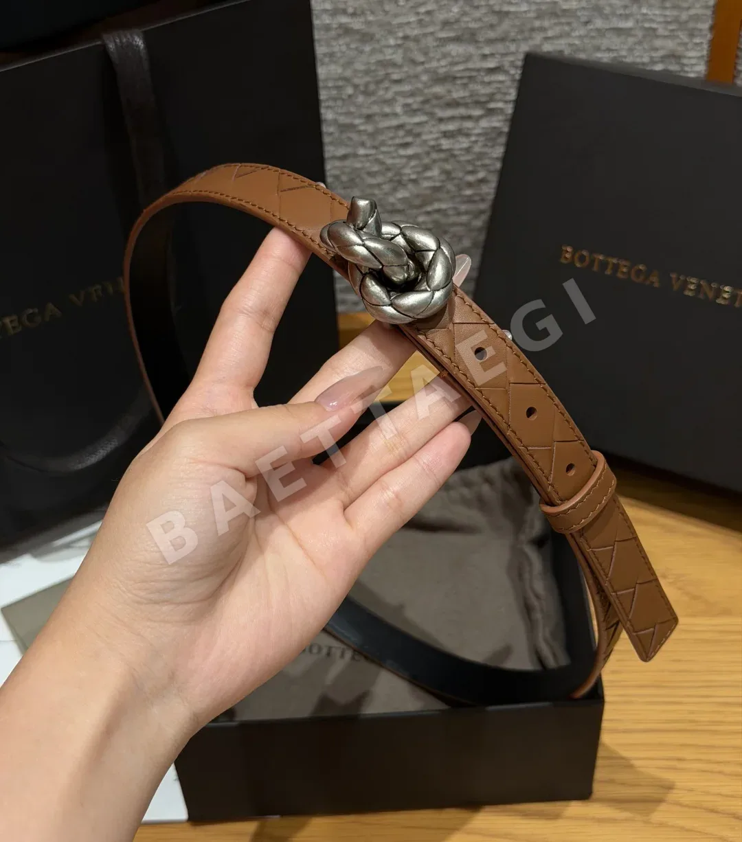 보테가베네타 실키 카프스킨 인트레차토 벨트 상세 이미지 3