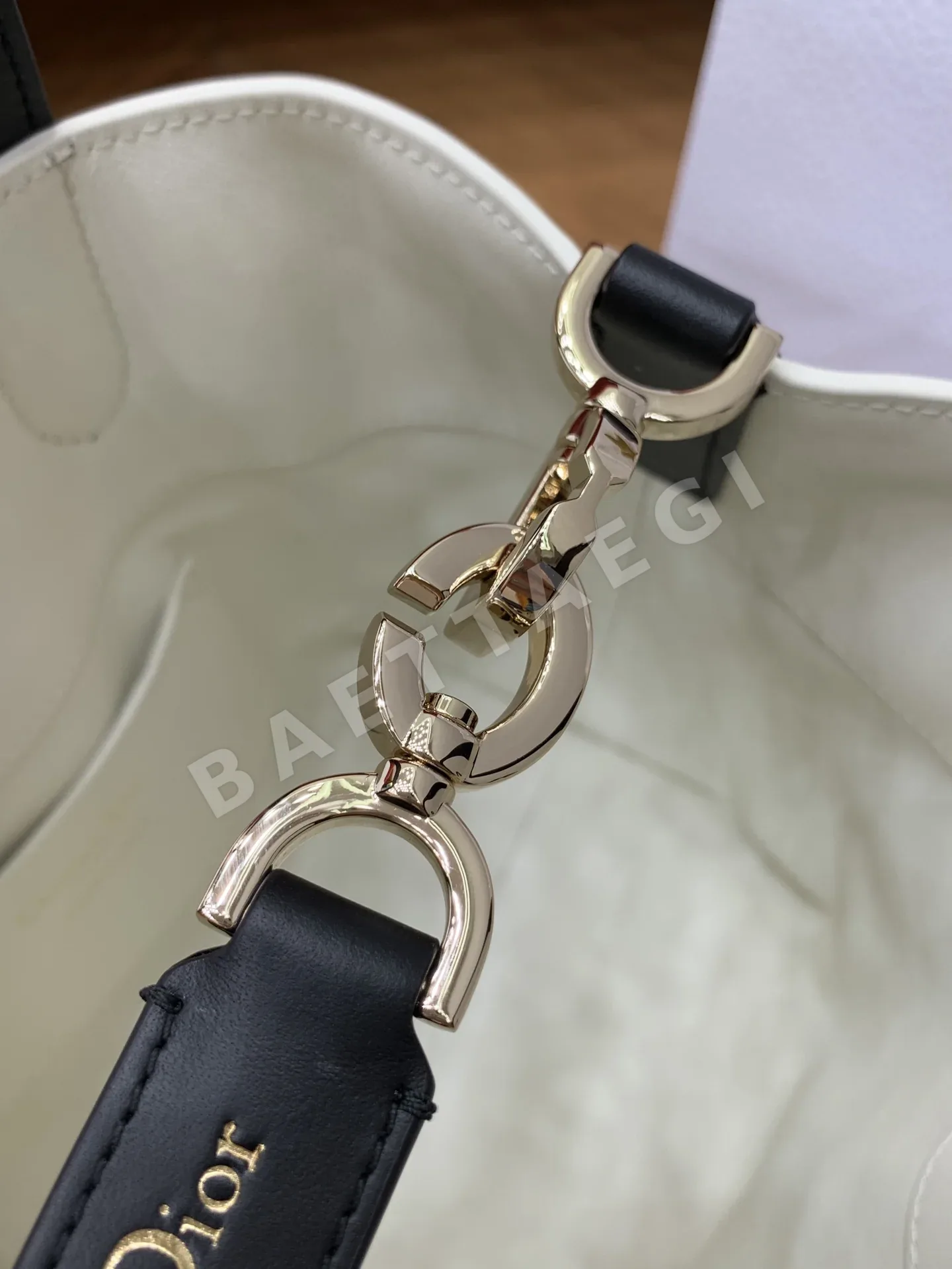디올 투주르 작은 세로형 가방 상세 이미지 8