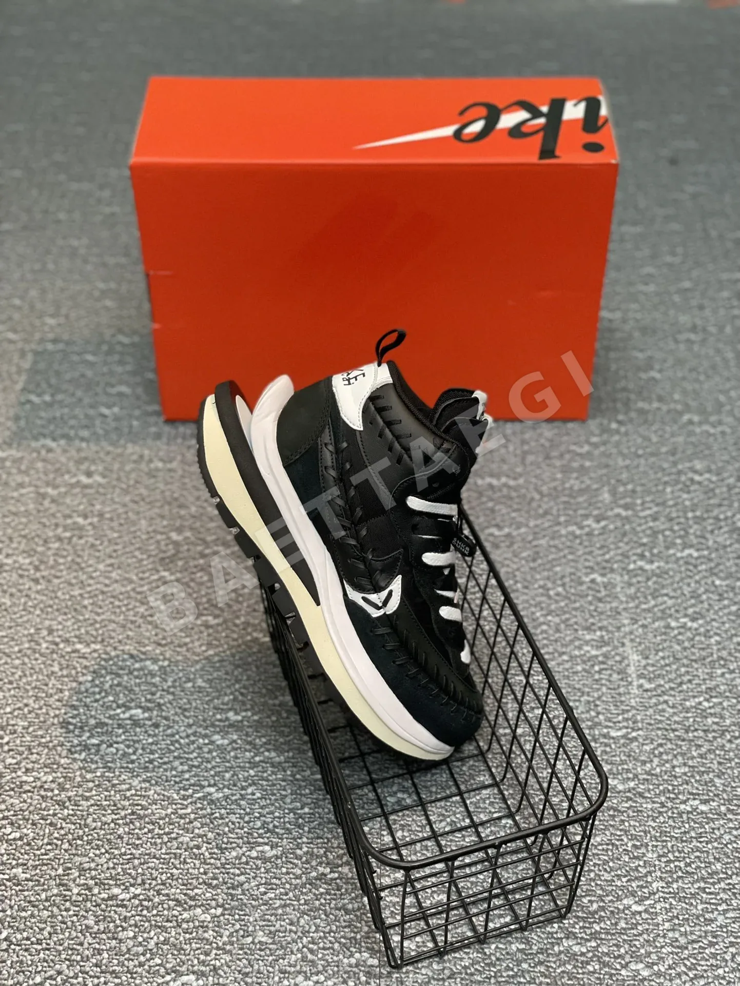 나이키사카이 베이퍼와플 블랙 플랫폼 러닝화 DH9186-001