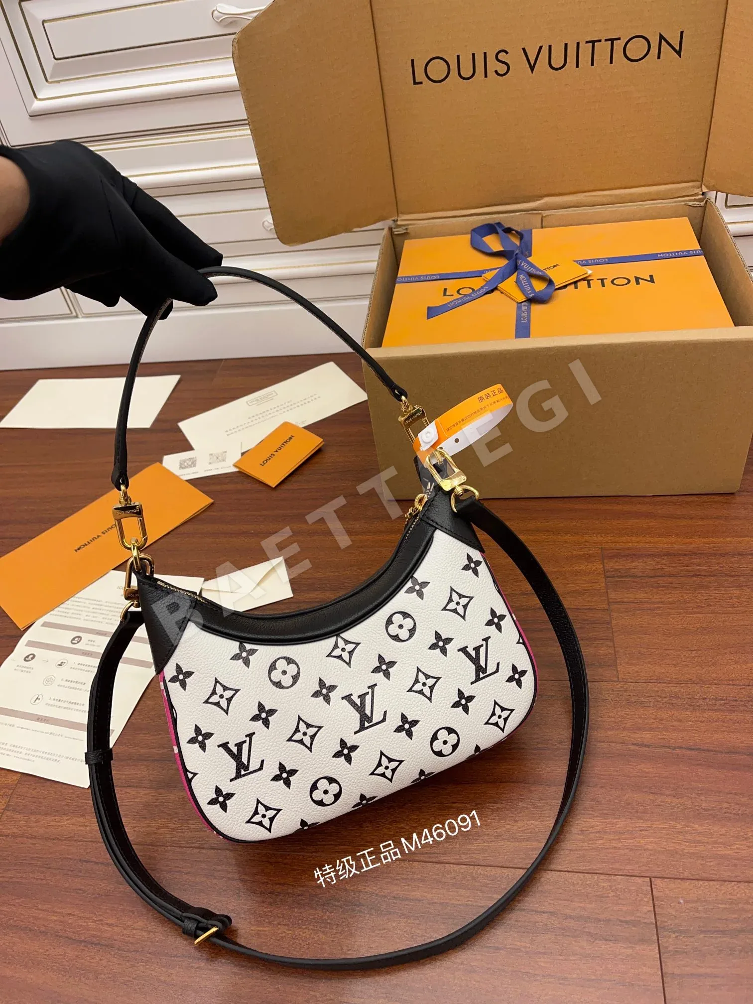 루이비통 M46091 가죽 가방 상세 이미지 2