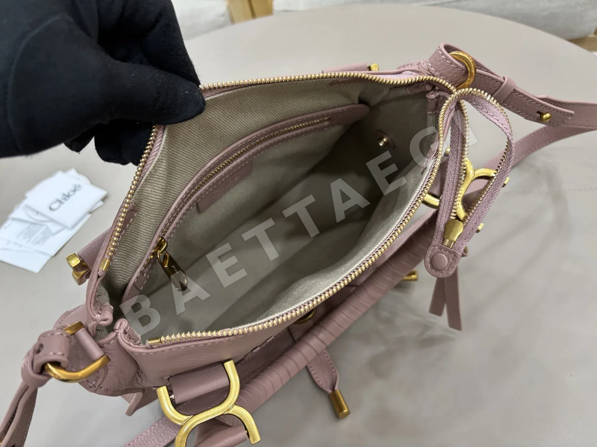 끌로에 소프트 그레인 송아지가죽 미디엄 가방 상세 이미지 8