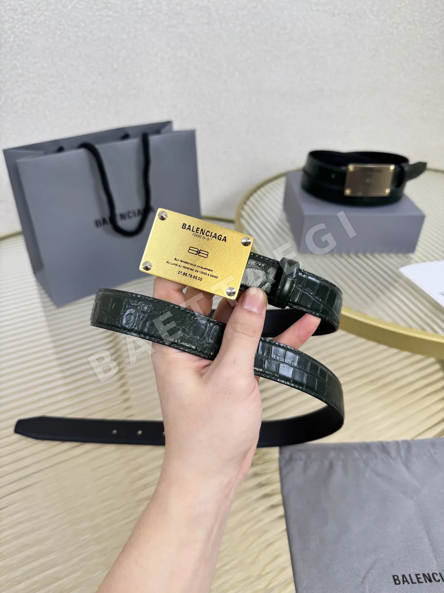 발렌시아가 카프스킨 빈티지 놋쇠 장식 벨트 58003