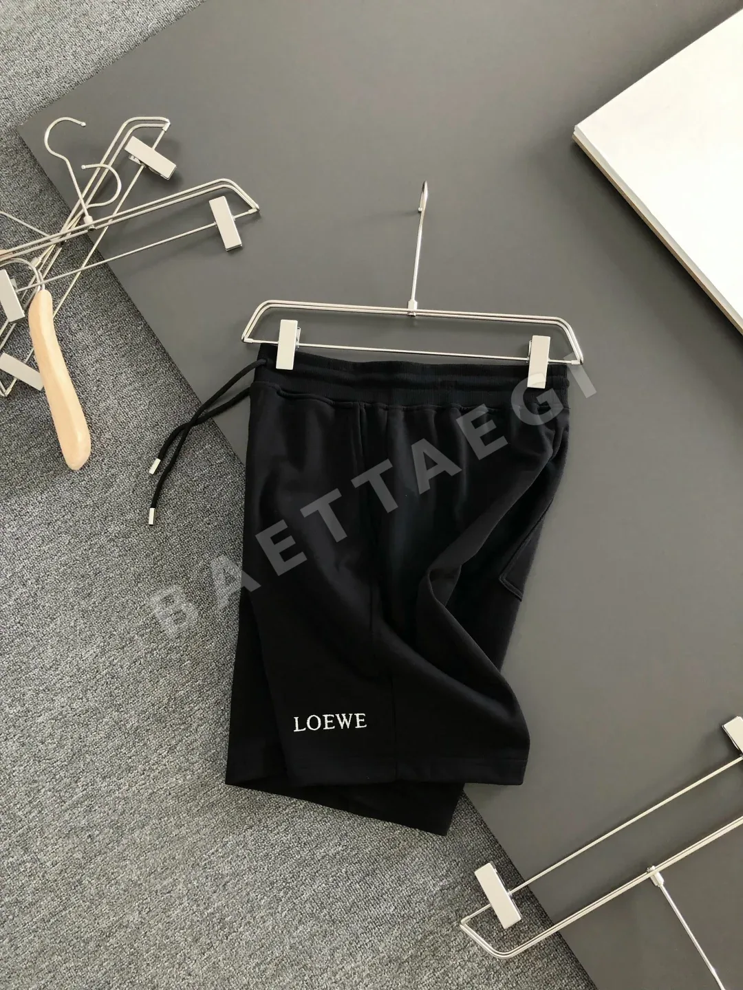 로에베 자수 로고 드로스트링 남성 반바지 상세 이미지 2