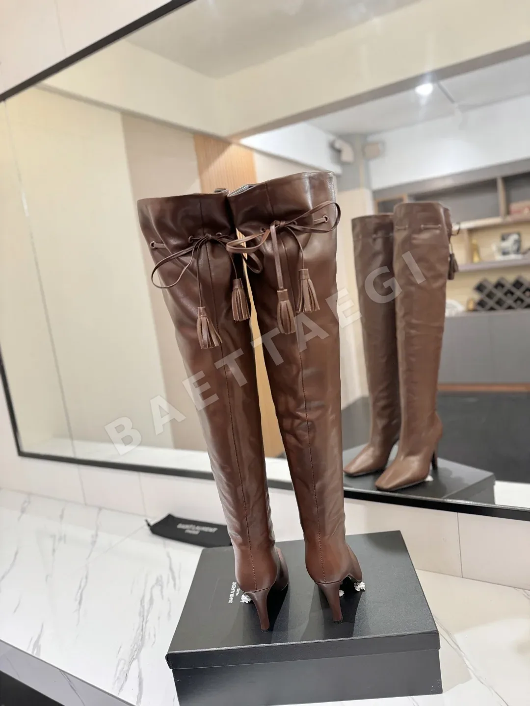 생로랑 태슬 장식 오버니 마틴 부츠 9444 상세 이미지 8