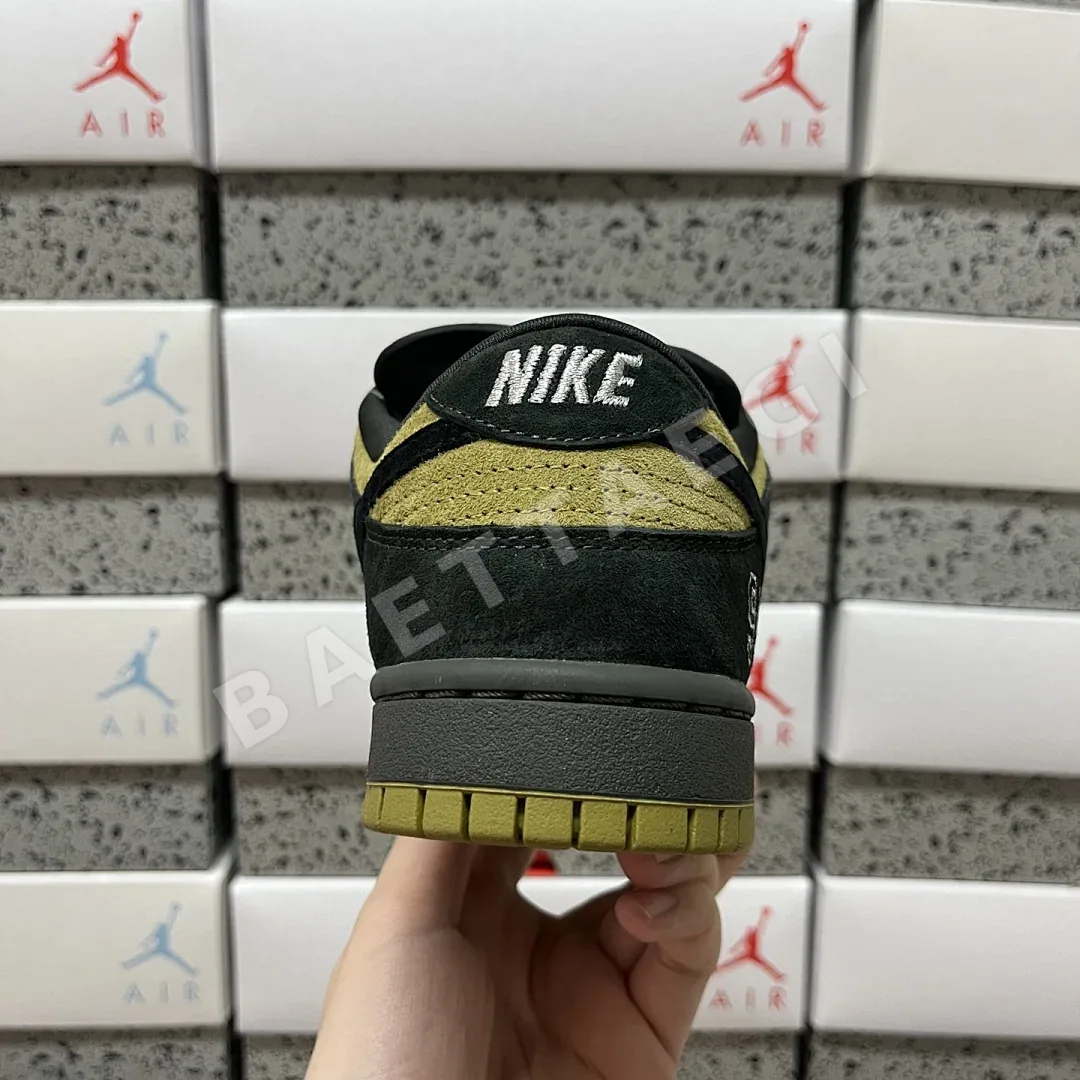 나이키 [AY] SB 덩크 로우 HQ8487-300 201035 Nike SB Dunk Low Supreme 94 Camper Green 상세 이미지 4