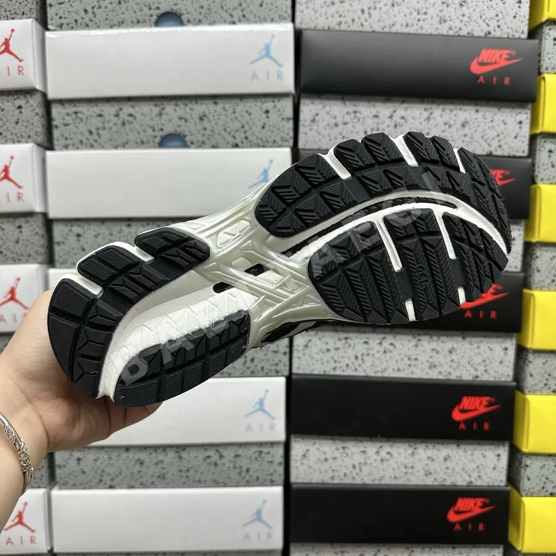 아식스 [TOP] 젤 카야노 20 1203A388-001 200425 Asics Gel-Kayano 20 Black Pure Silver 상세 이미지 6