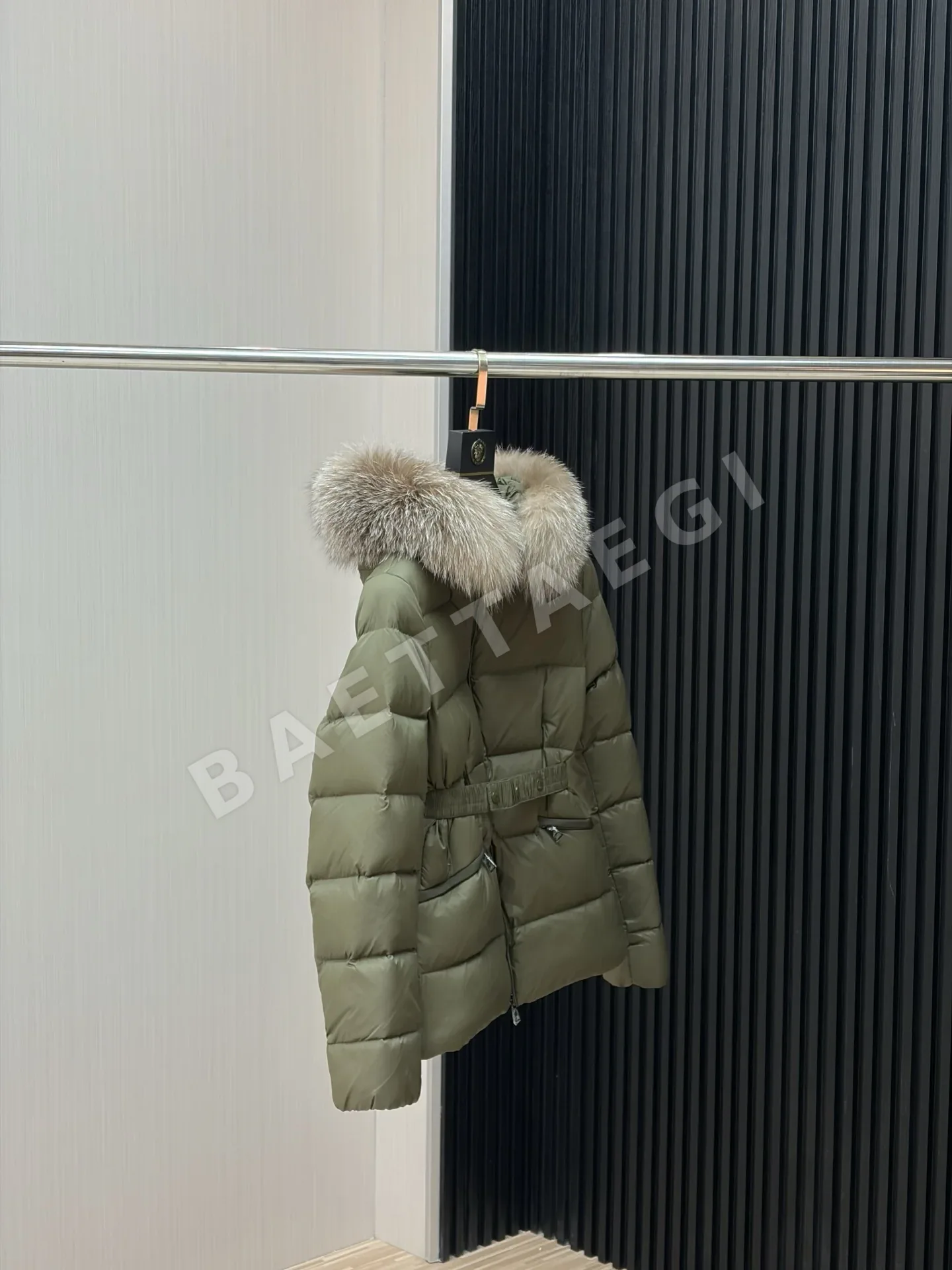 몽클레르 보에드 다운 여성 패딩 상세 이미지 4