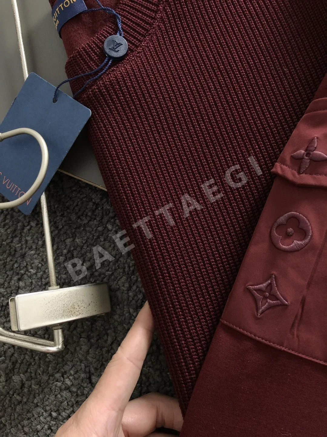 루이비통 모노그램 자수 포켓 남성 니트 상세 이미지 3