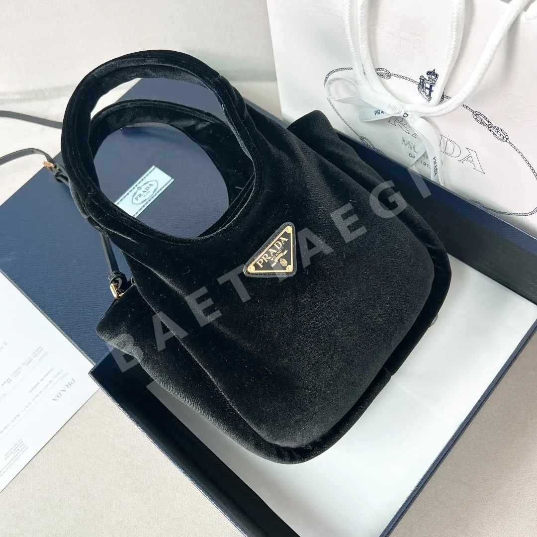 프라다 벨벳 더블 핸들 숄더백 1BA349