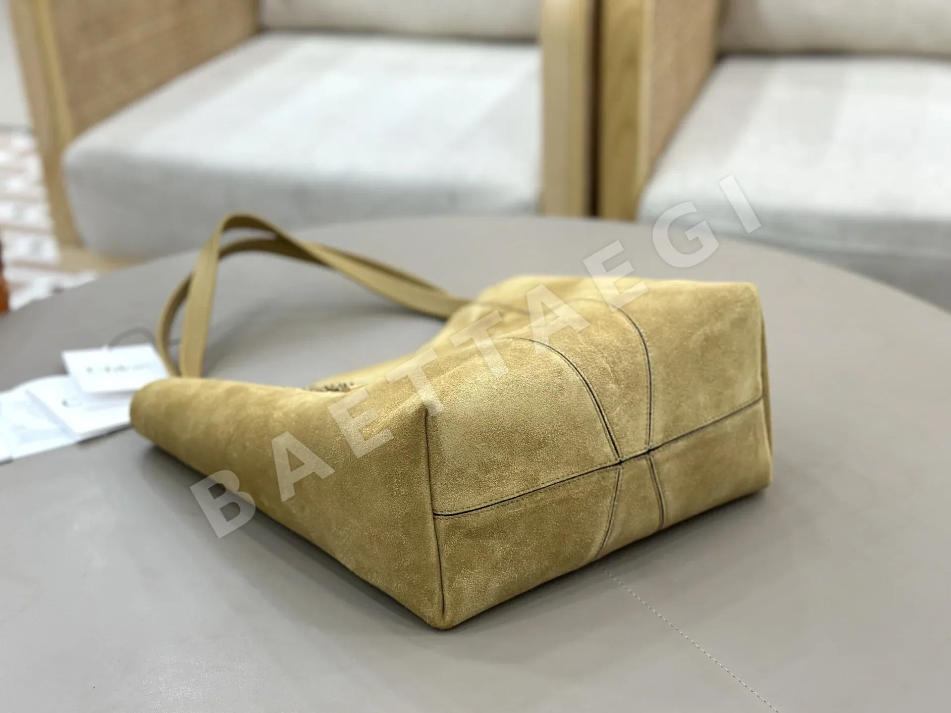 끌로에 스웨이드 토트백 상세 이미지 6