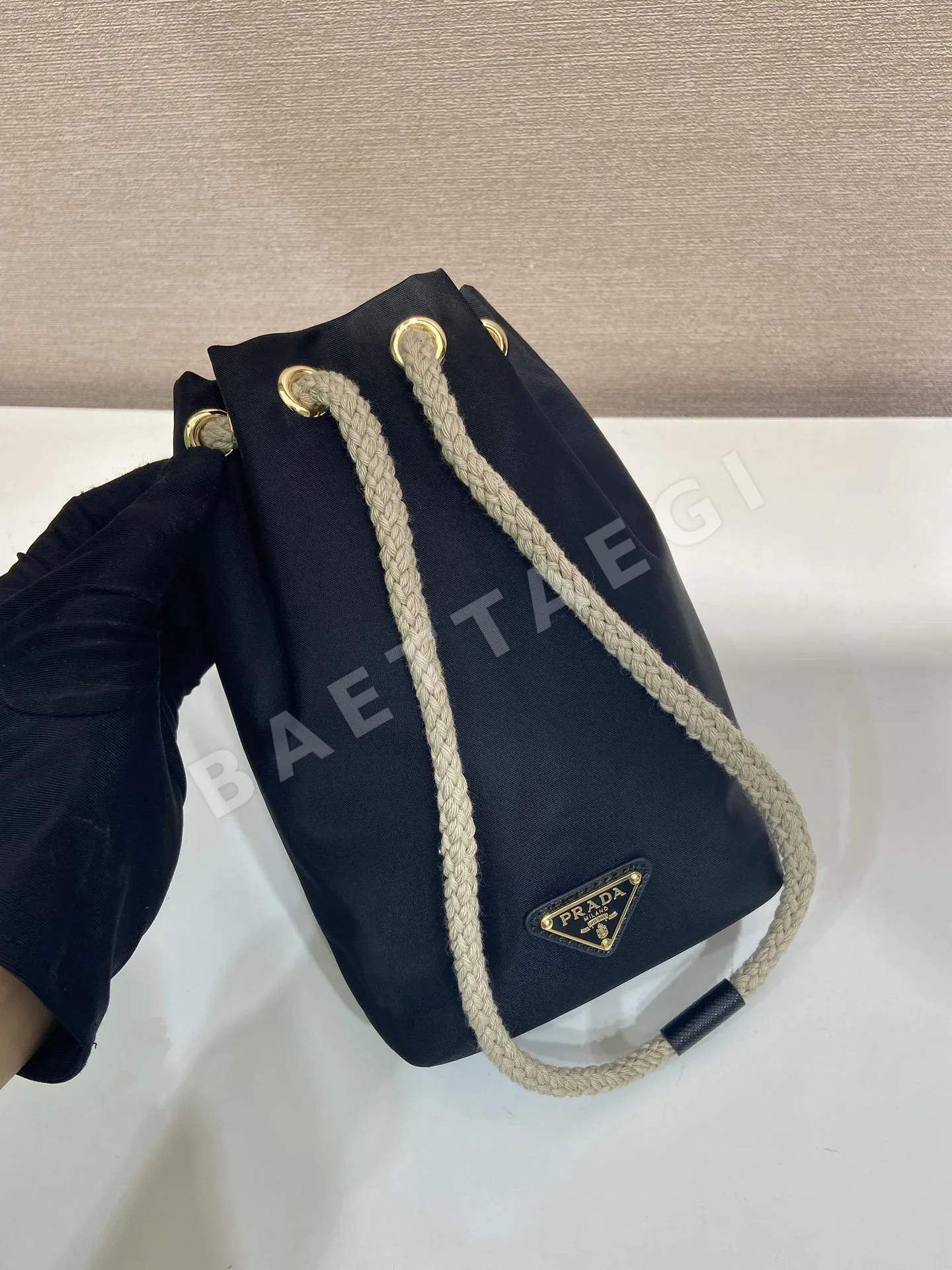 프라다 리사이클 나일론 복주머니 스마트폰 가방 1ZT094 상세 이미지 3