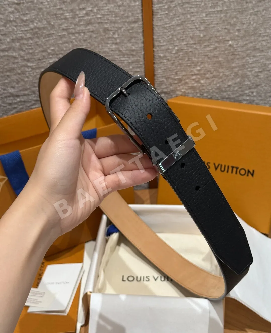 루이비통 핀버클 35mm 양면 가죽 벨트 상세 이미지 3