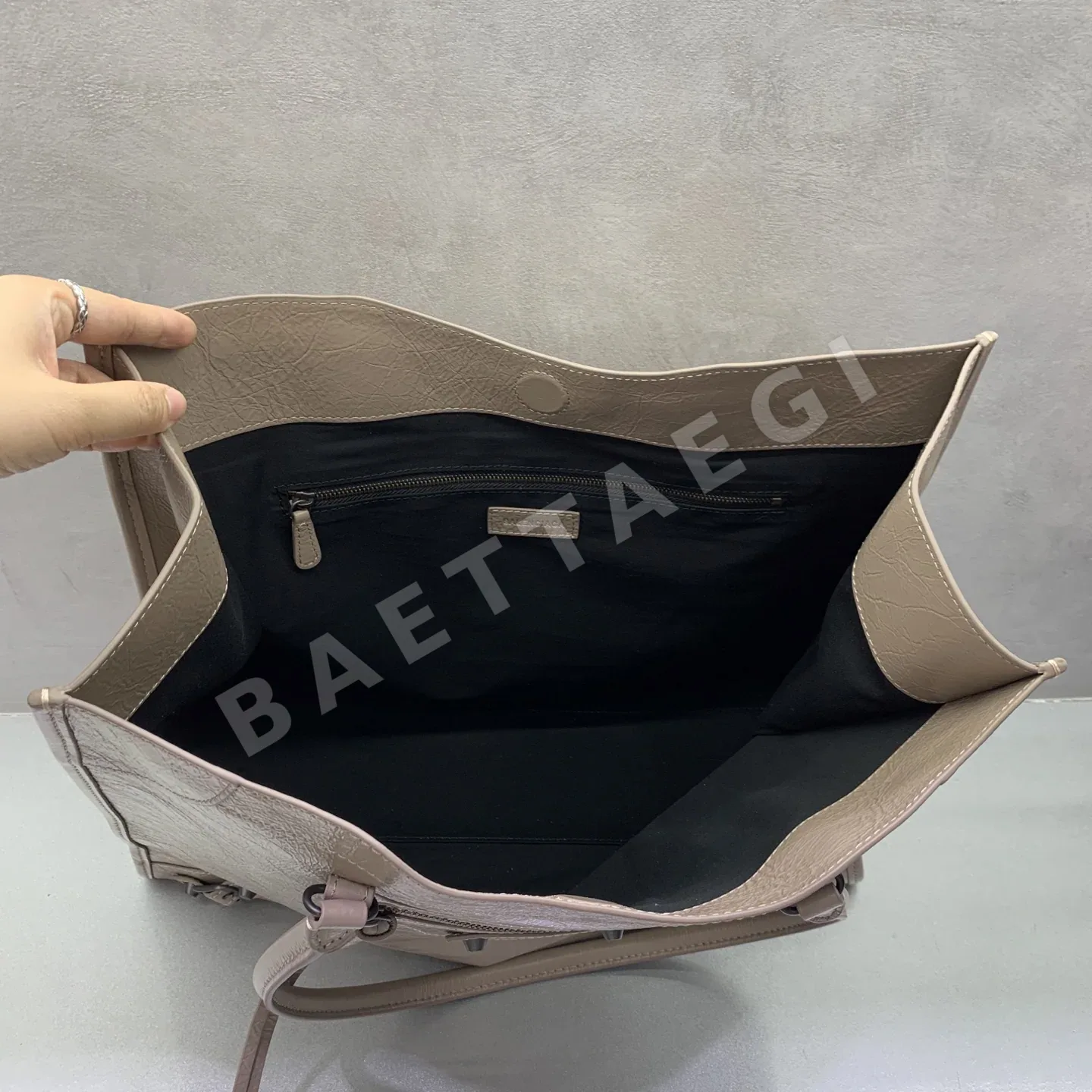 발렌시아가 르 시티 버티컬 토트 가방 상세 이미지 6