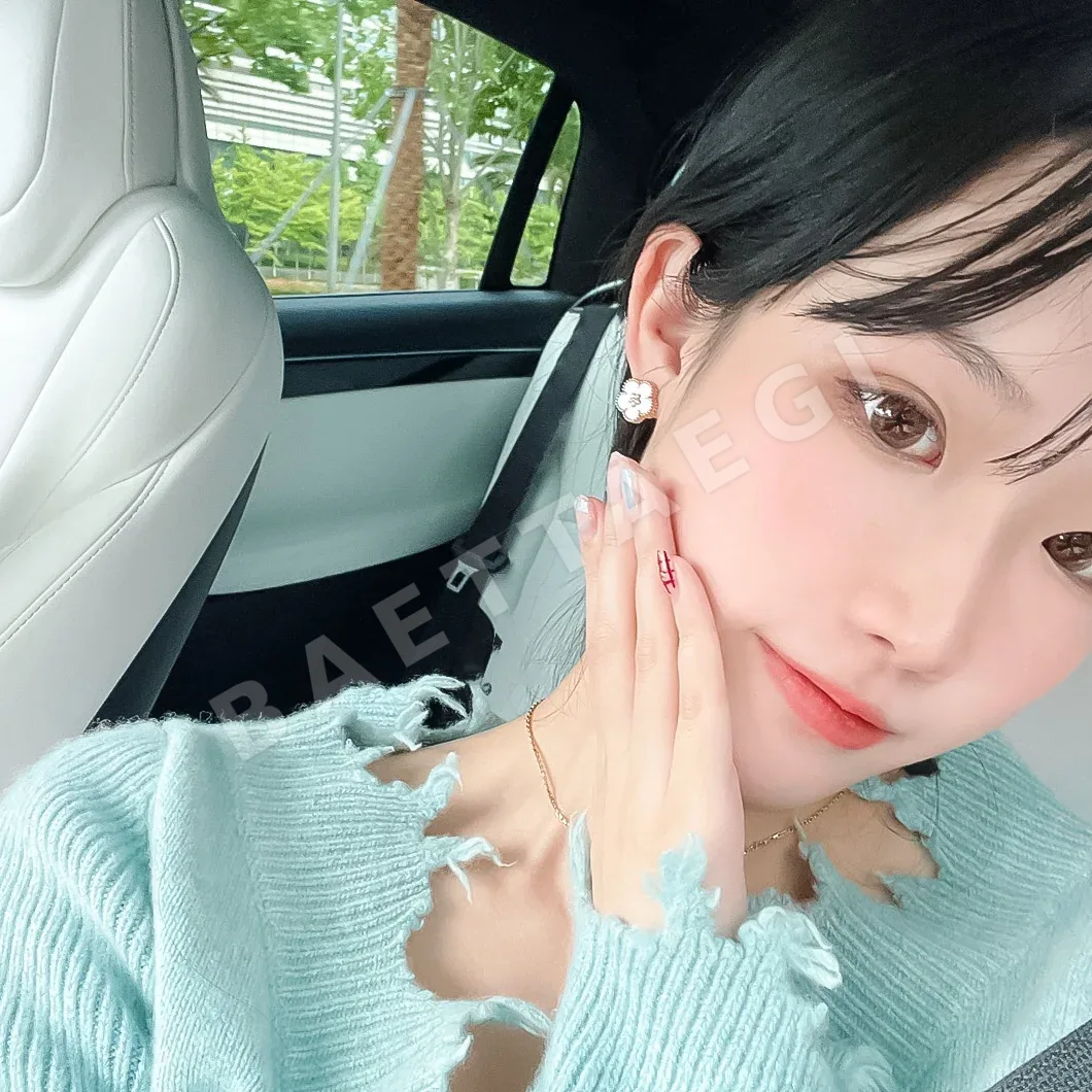 반클리프앤아펠 럭키 스프링 매화 모티브 귀걸이 상세 이미지 2