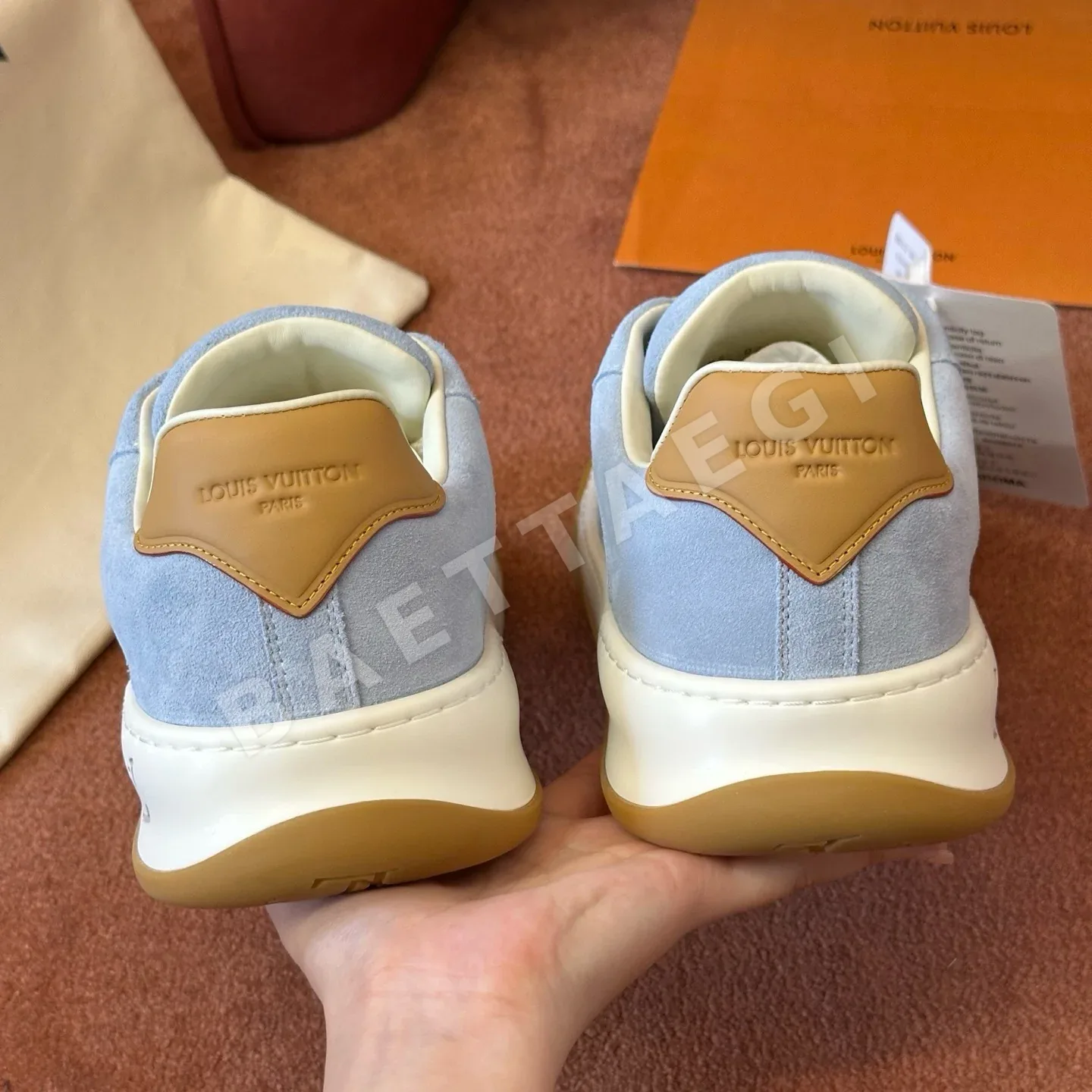 루이비통 스니커즈 소가죽 모노그램 LV 문자 상세 이미지 8