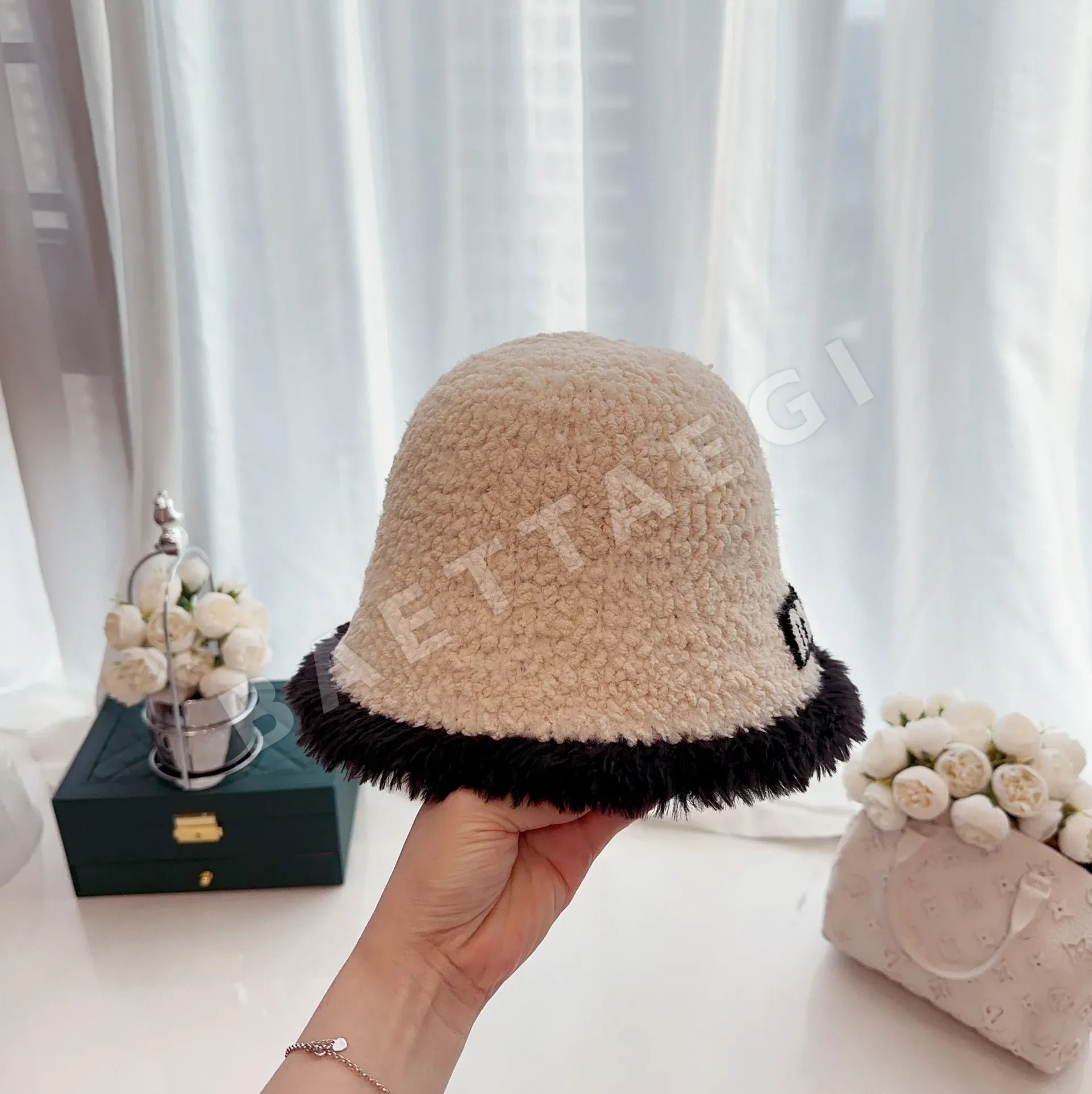 미우미우 모자 81139 Miu Miu Cap 상세 이미지 3