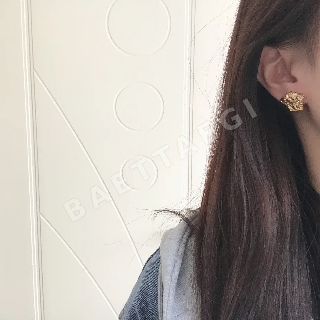 베르사체 메두사 골드 귀걸이 상세 이미지 2