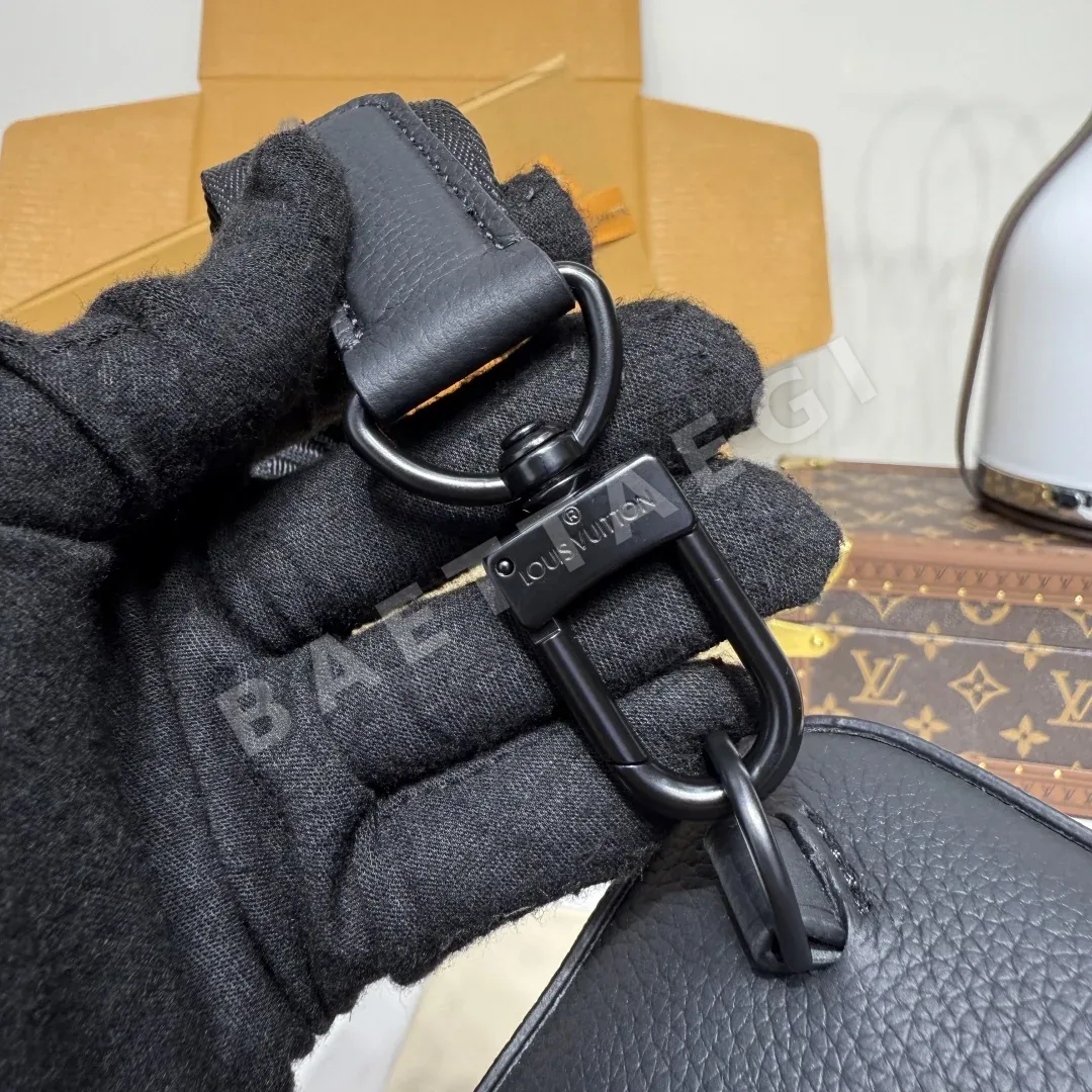 루이비통 에어로그람 페블드 가죽 숄더백 M15255 상세 이미지 8