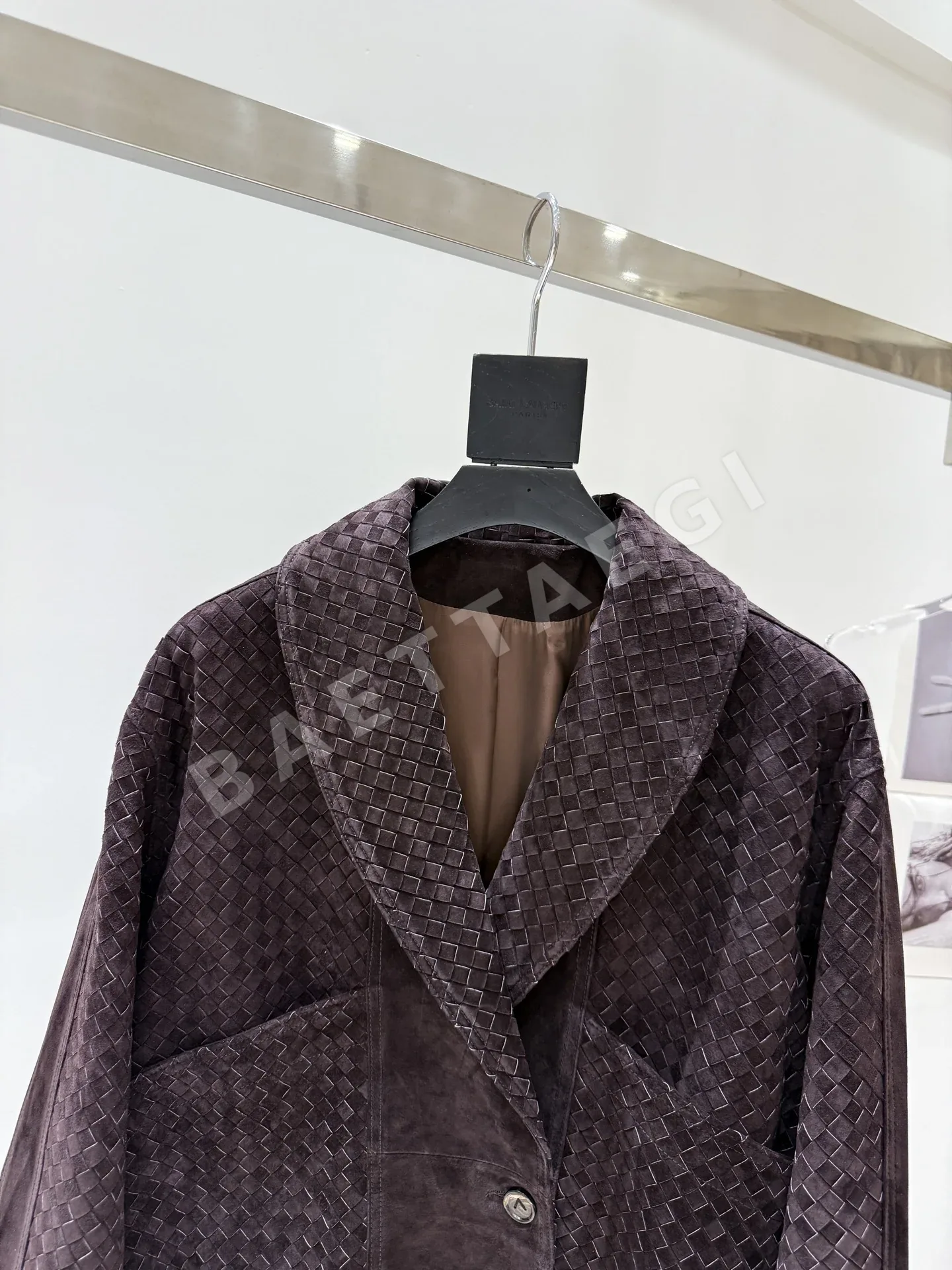 보테가베네타 여성 램스킨 오프숄더 자켓 상세 이미지 3