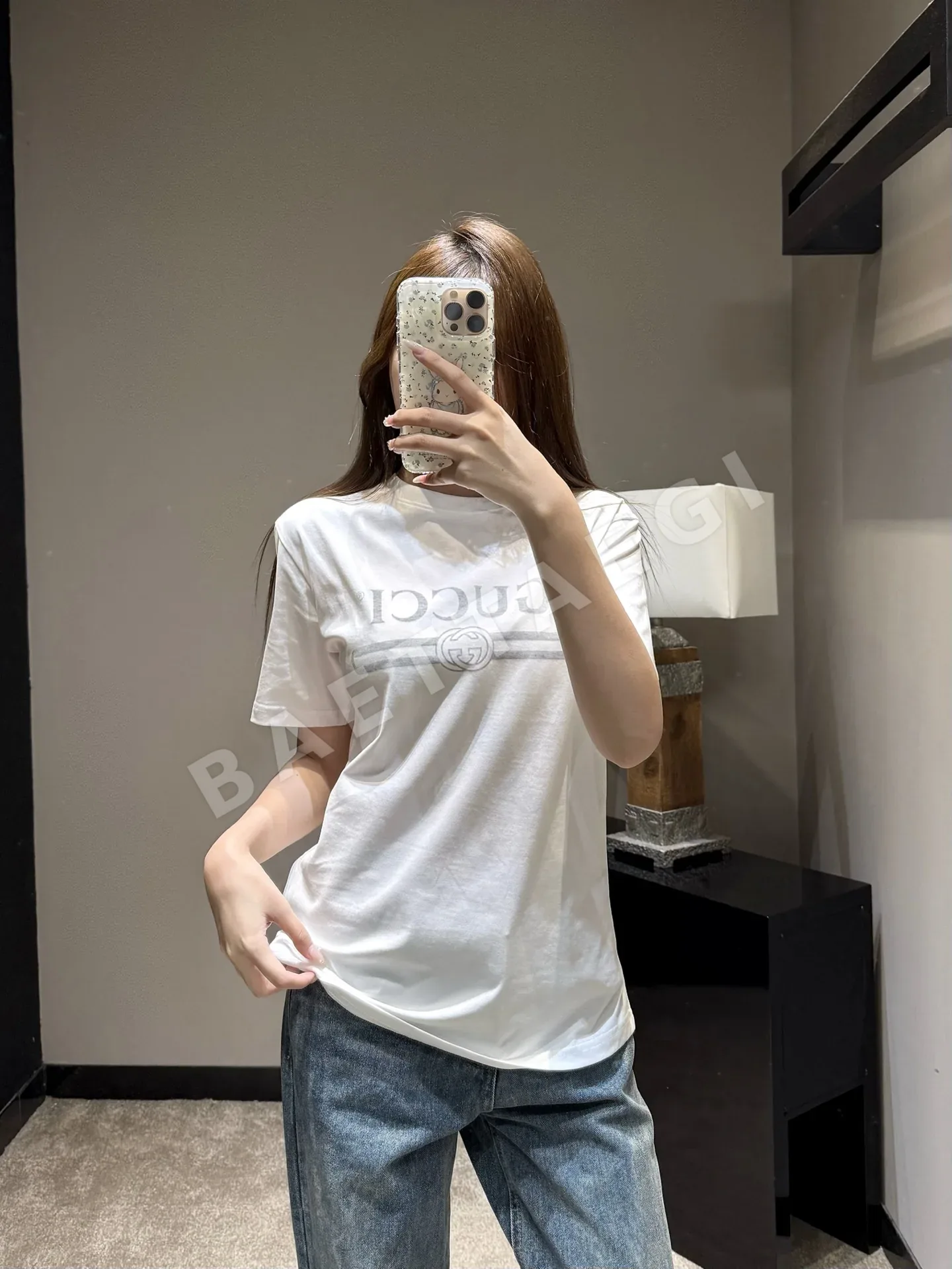 구찌 레터 프린트 크루넥 반팔 티셔츠 상세 이미지 9