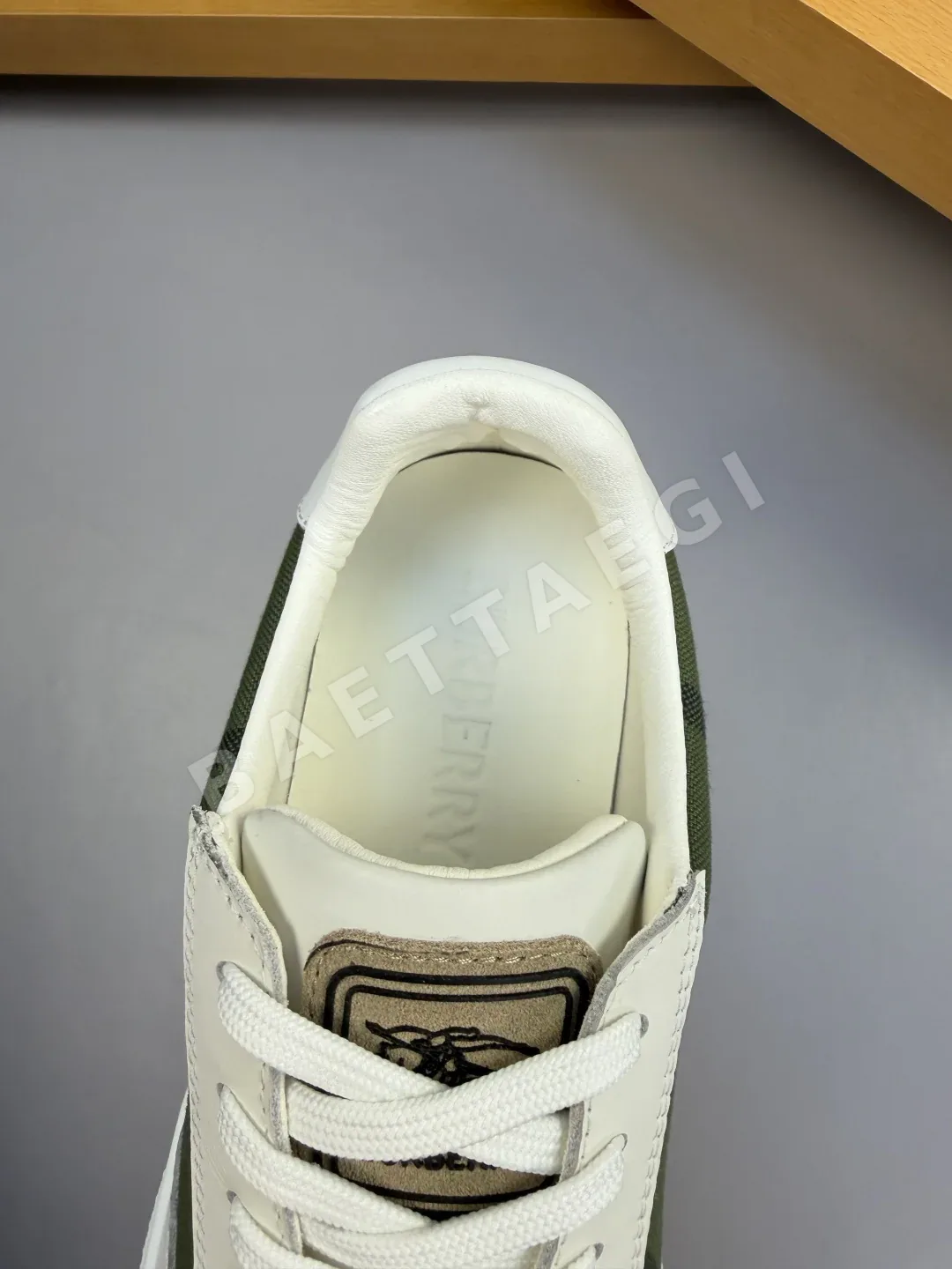 버버리 나파 카프스킨 스니커즈 BBR0157 상세 이미지 7