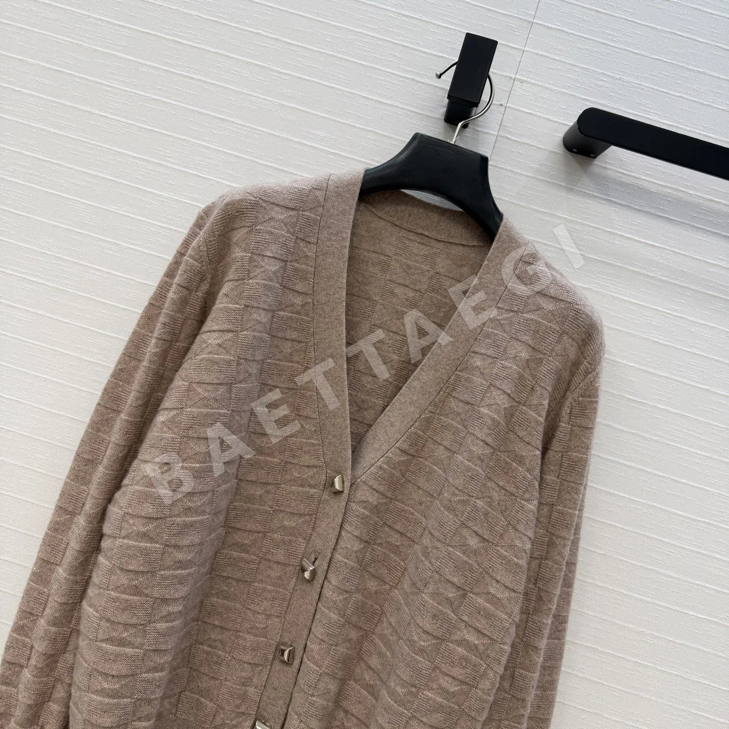 에르메스 캐시미어 메탈 버클 V넥 가디건 상세 이미지 2