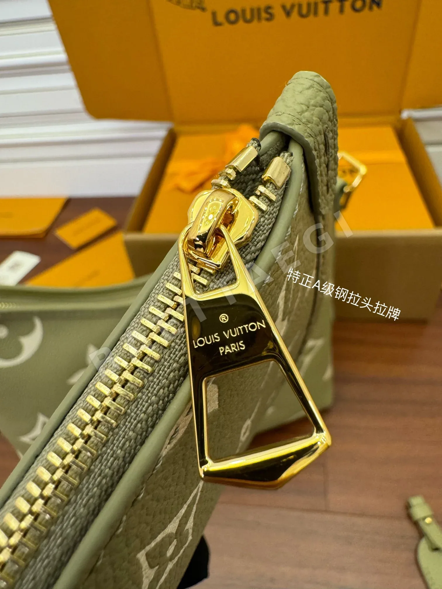 루이비통 M46672 가죽 가방 상세 이미지 4